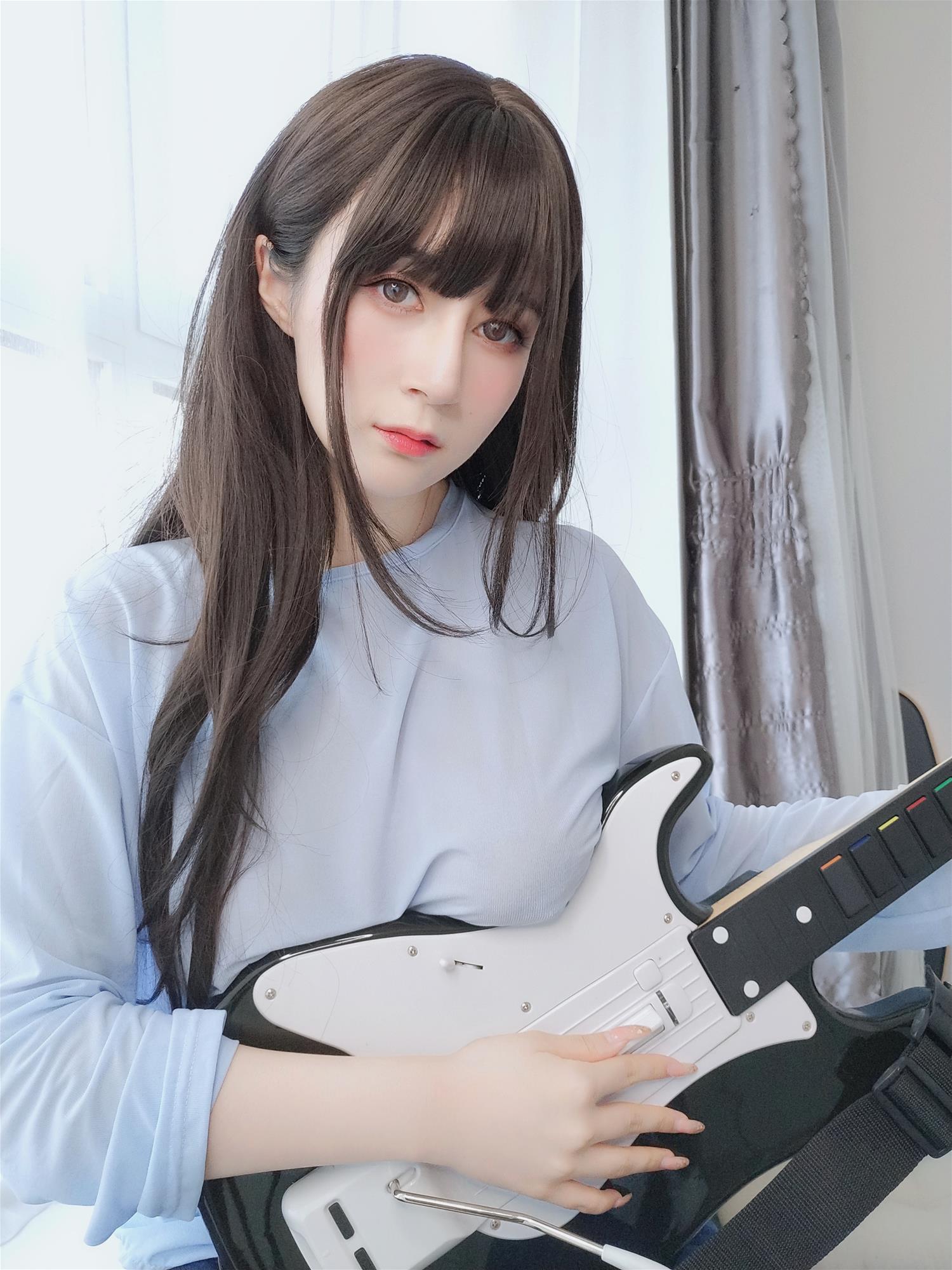 Coser小姐姐 白银81 fantia12月合集 [259P8V-867MB]