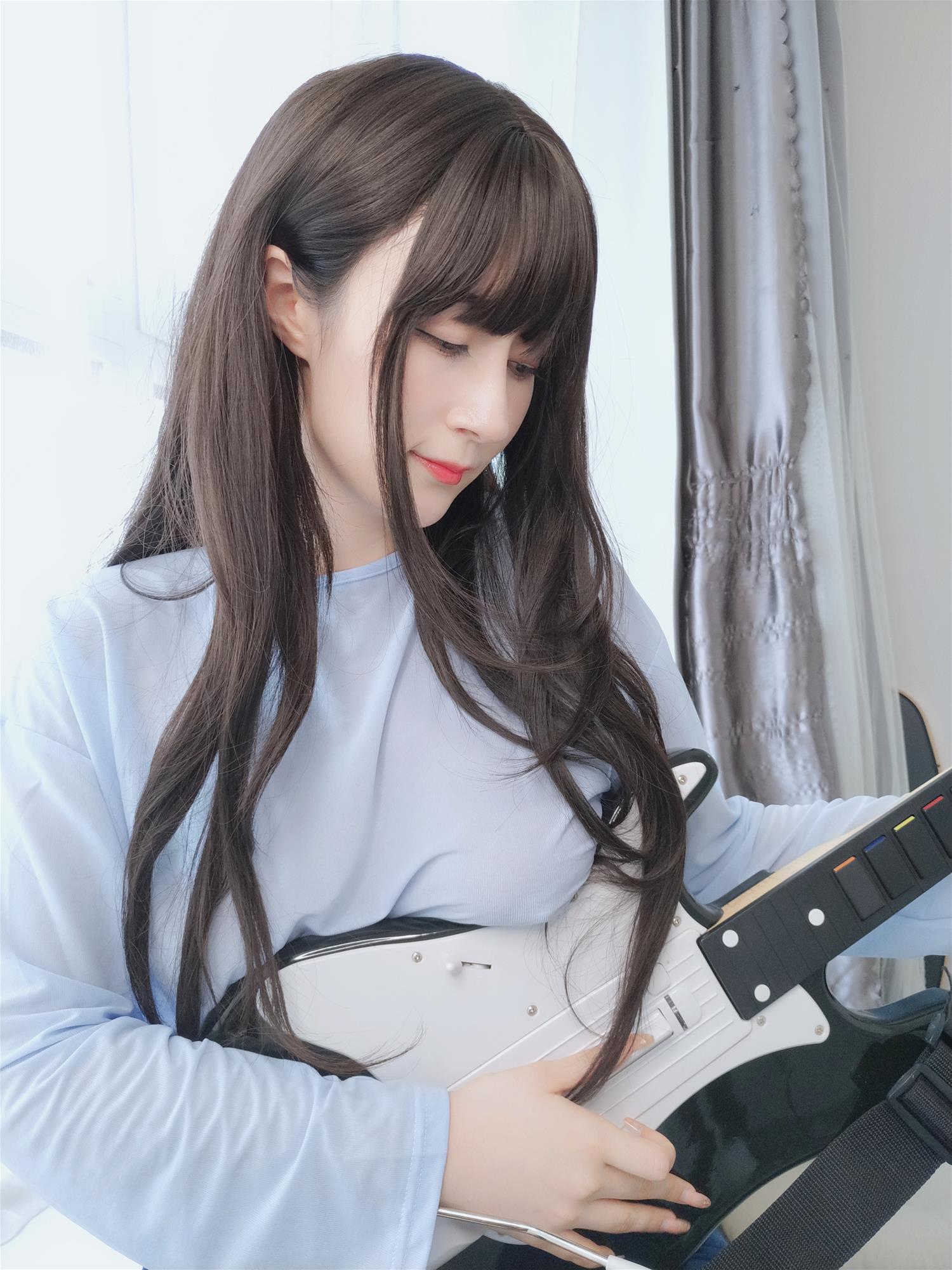 Coser小姐姐 白银81 fantia12月合集 [259P8V-867MB]