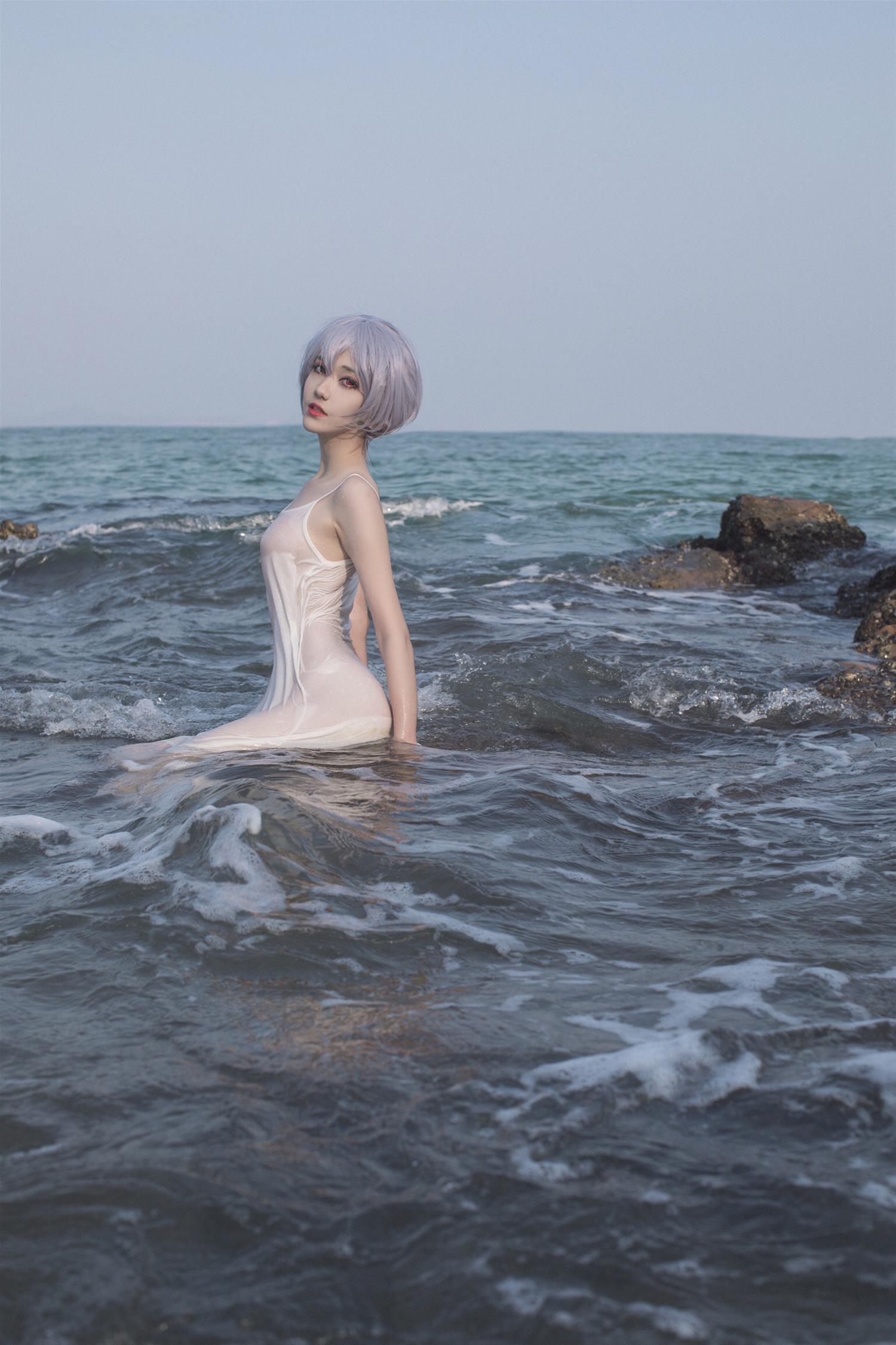 南桃Momoko 绫波丽白裙 [25P-155MB]