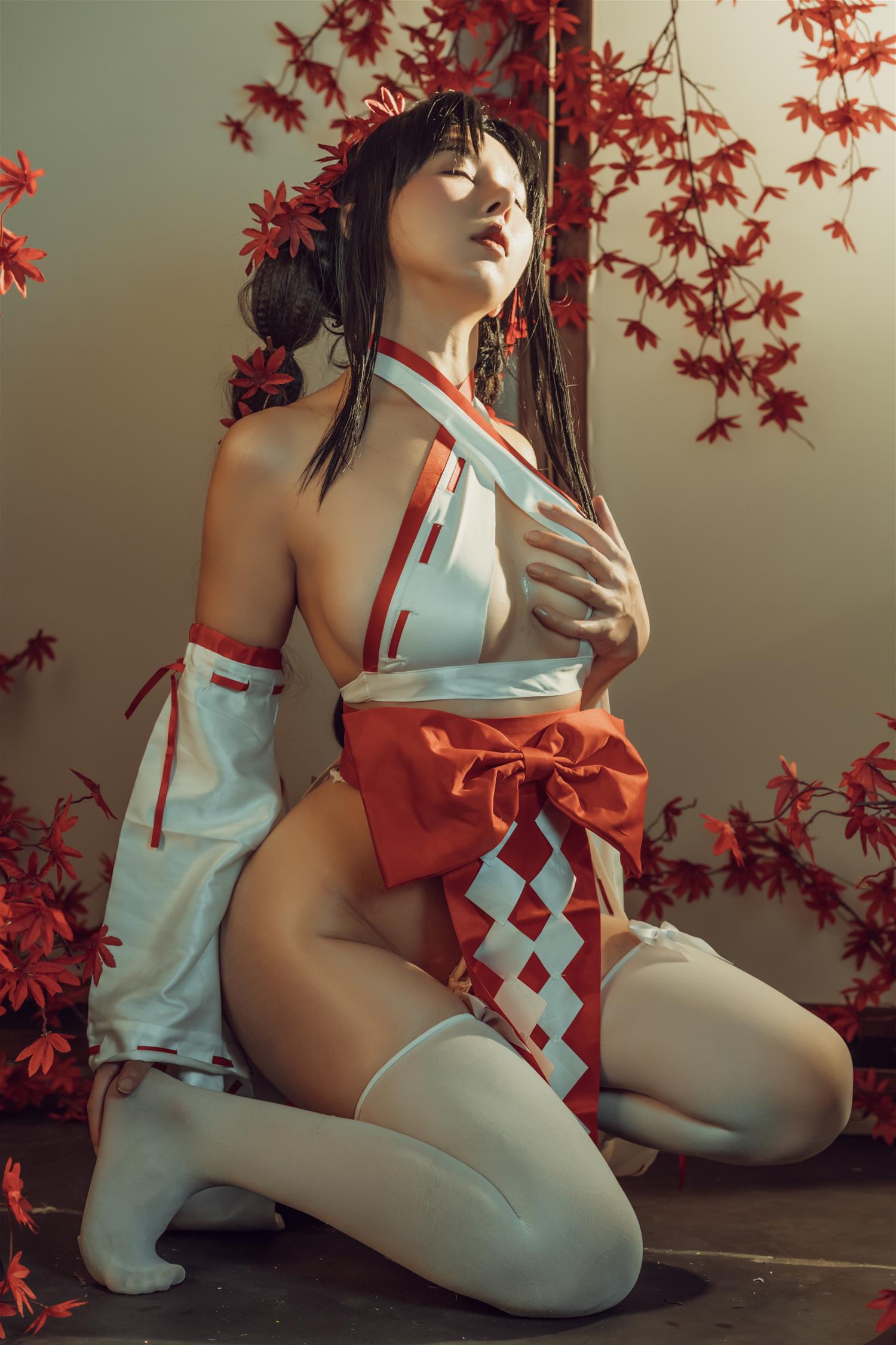 云溪溪 奶桃巫女 [43P-425MB]