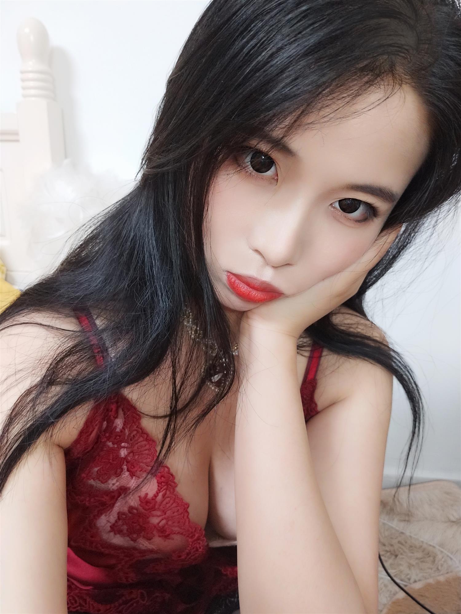 轩萧学姐 酒红色睡衣 [36P3V-209MB]