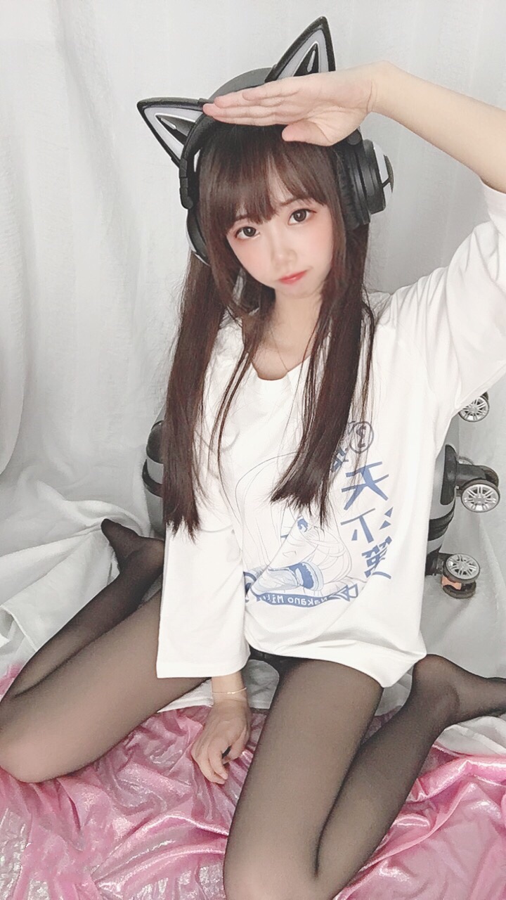 雪琪SAMA 干物妹自拍+ 浴巾自拍 [37P5V-254MB]