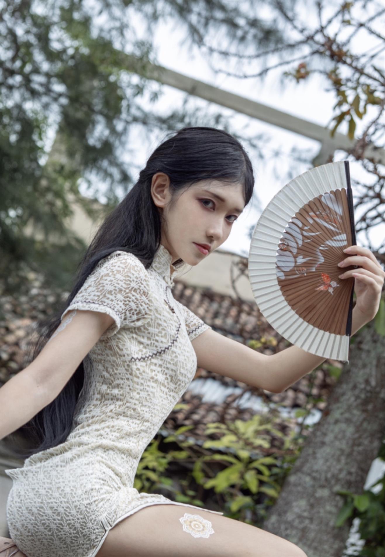 南桃Momoko 白旗袍 [11P-26MB]