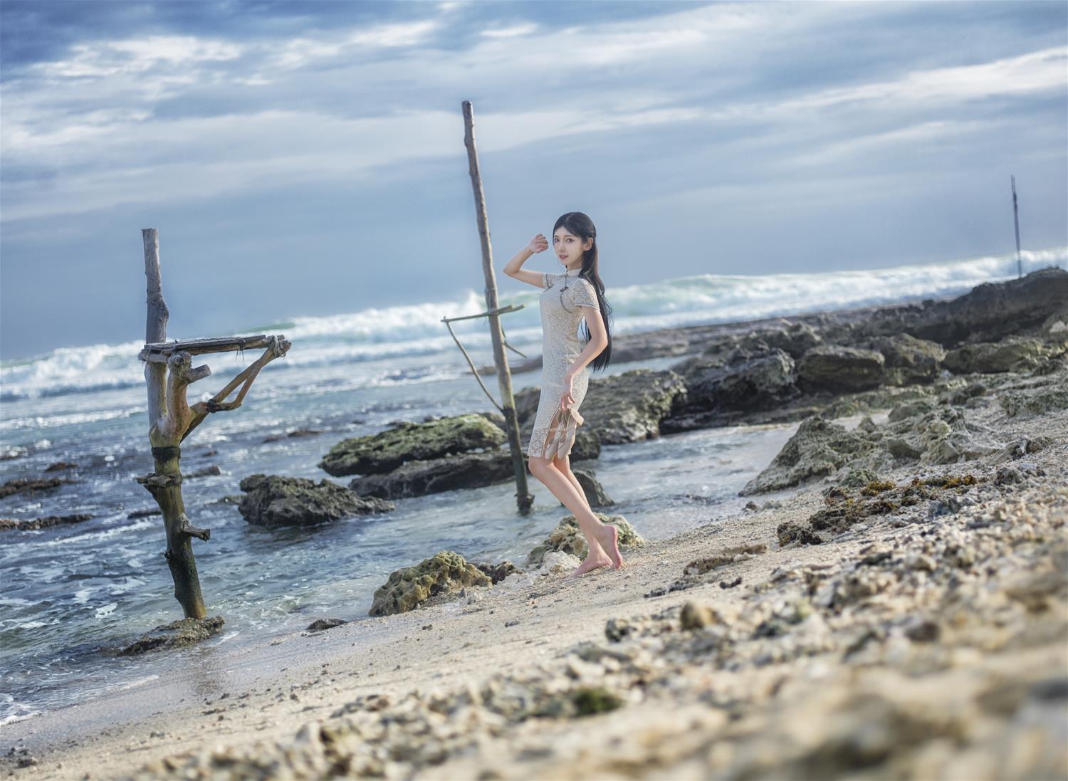 南桃Momoko 白旗袍 [11P-26MB]