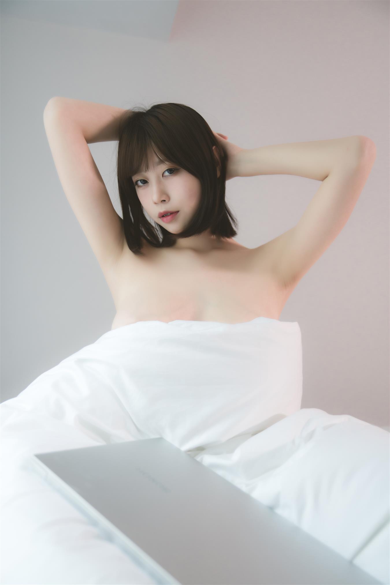 奈汐酱nice OL [32P-129MB]