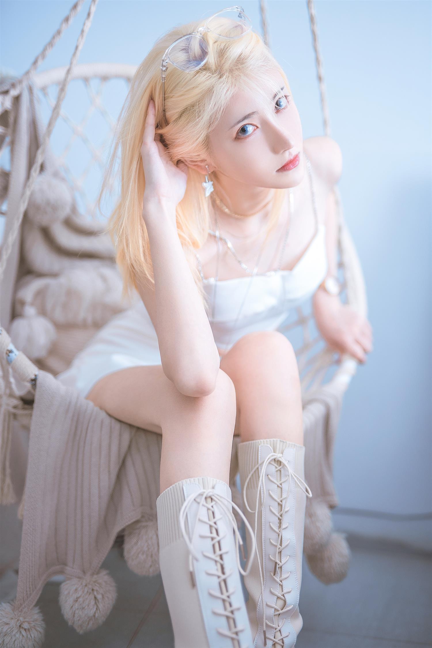 南桃Momoko 白色制服 [9P-25MB]