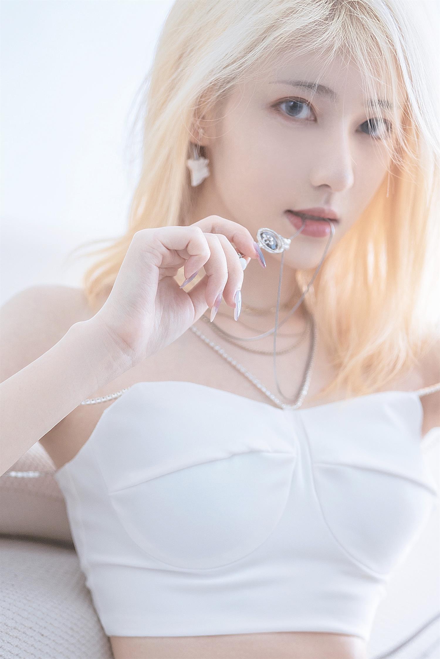 南桃Momoko 白色制服 [9P-25MB]