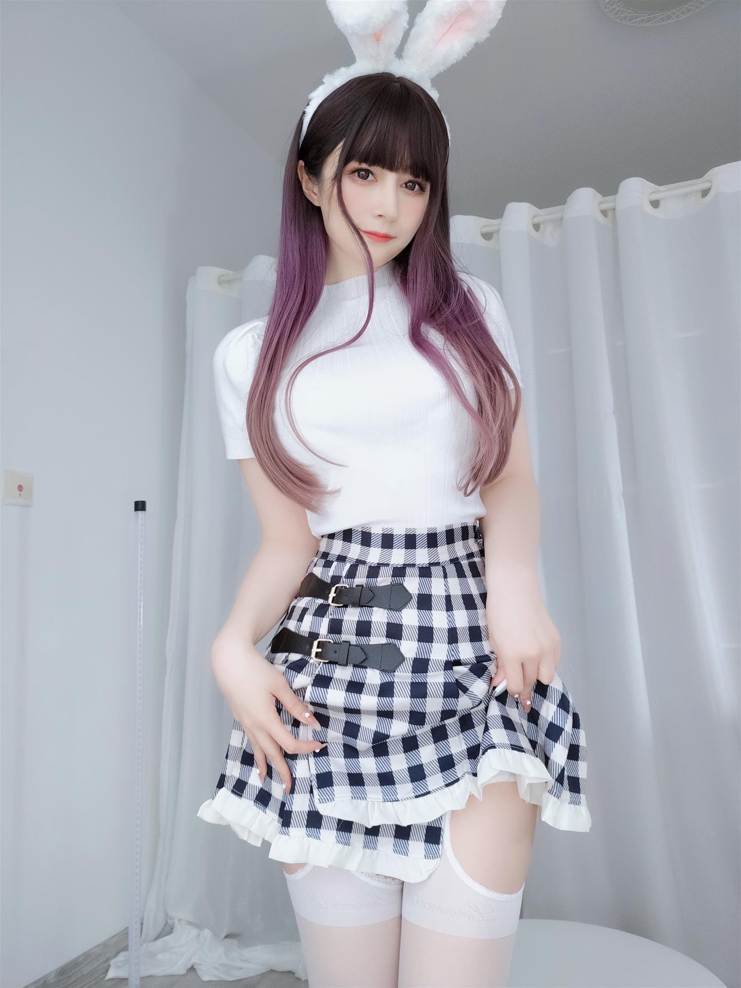 Coser小姐姐 白银81 自撮り60 [168P7V-1.19GB]