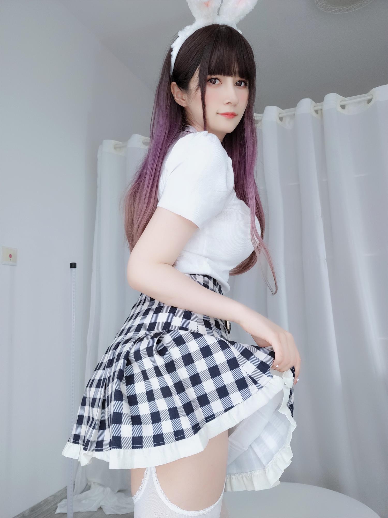 Coser小姐姐 白银81 自撮り60 [168P7V-1.19GB]