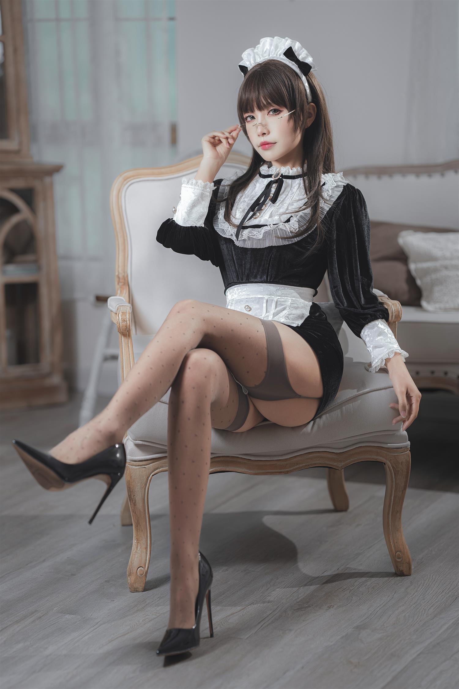 Neko-薇薇 丝绒女仆 [40P-102MB]