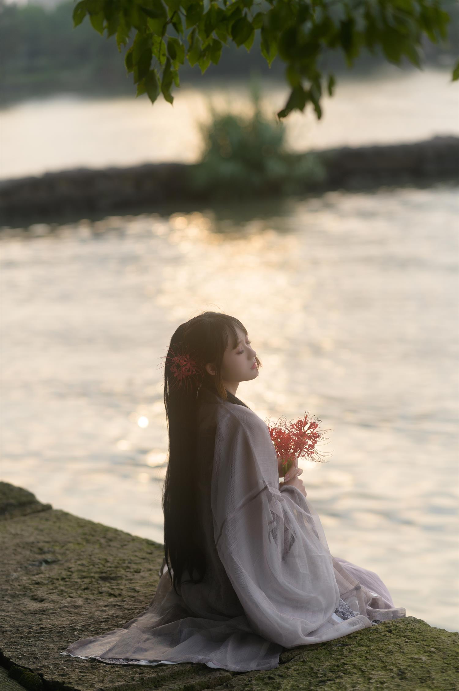 兔子zzz 暮空照水 [31P-335MB]