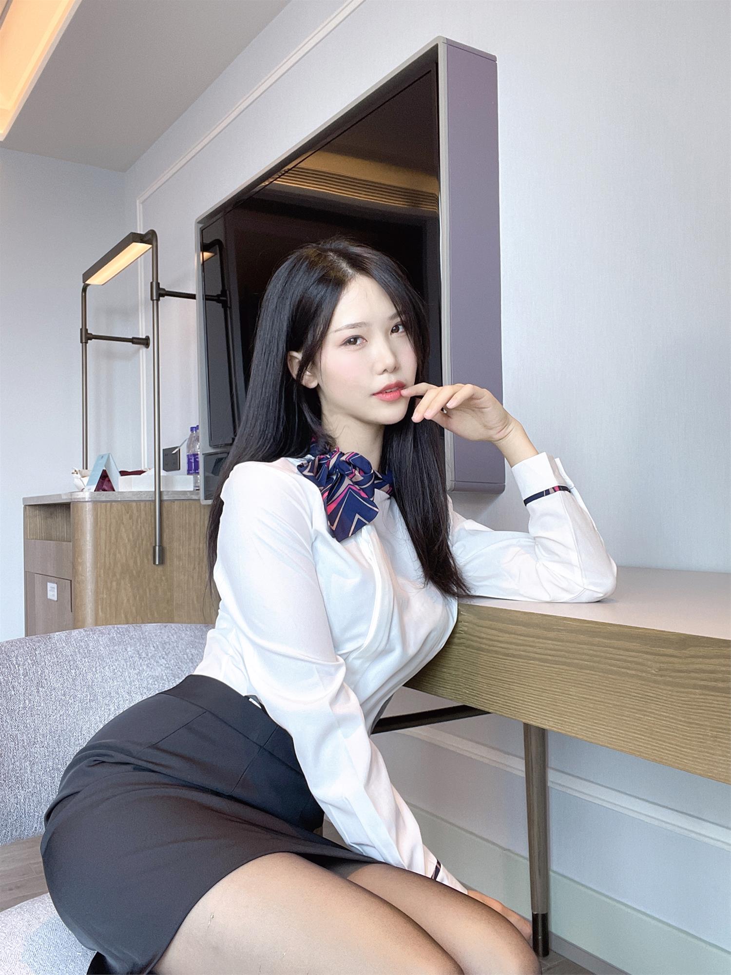 抖娘-利世 定制 绳缚空姐 [40P1V-281MB]