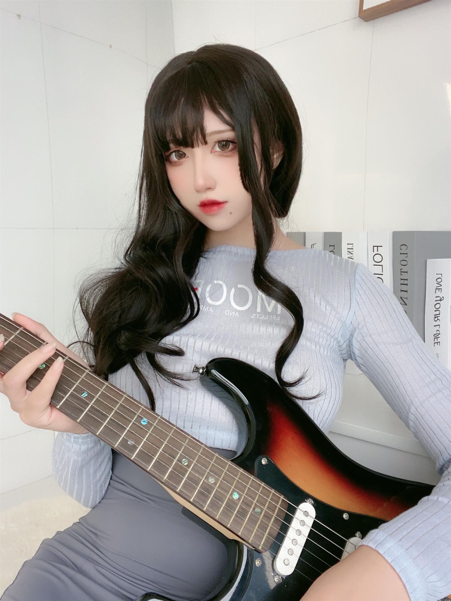 九曲Jean 吉他妹妹自拍 [40P-74MB]