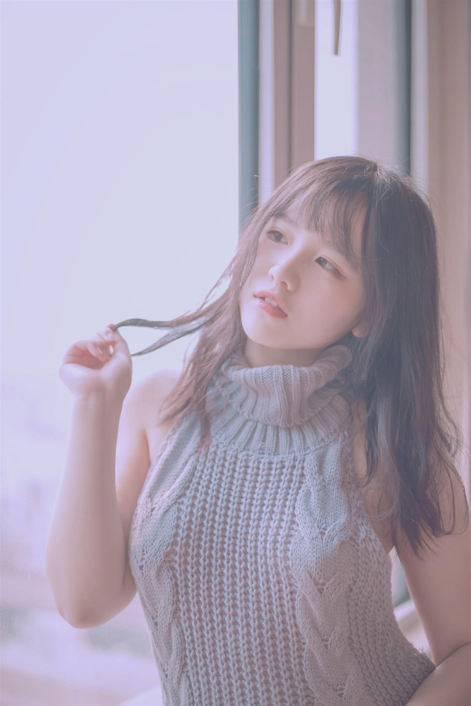 阿半今天很开心 露背毛衣 [28P-157MB]