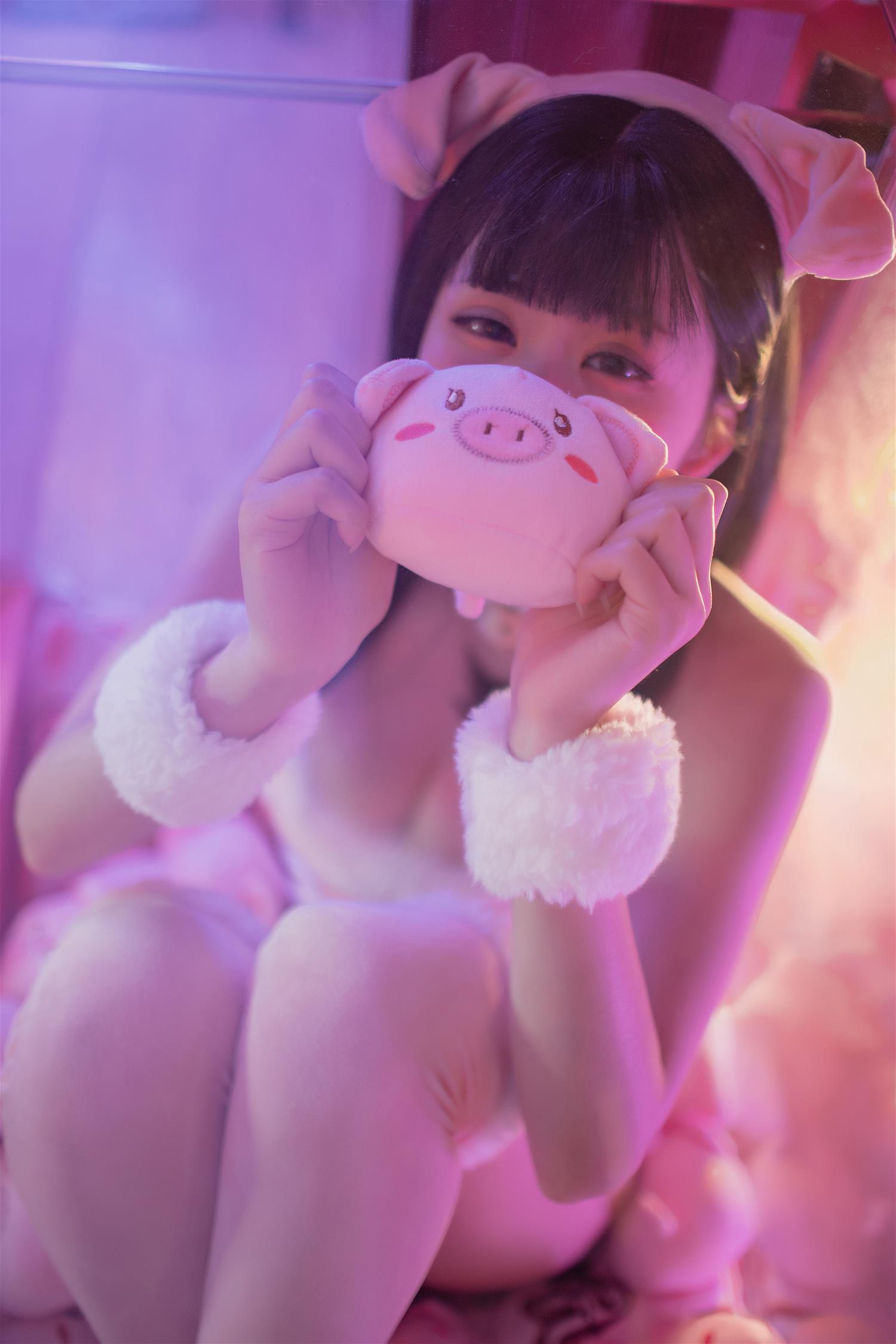 爱老师_PhD 2018新年猪猪 [20P-175MB]