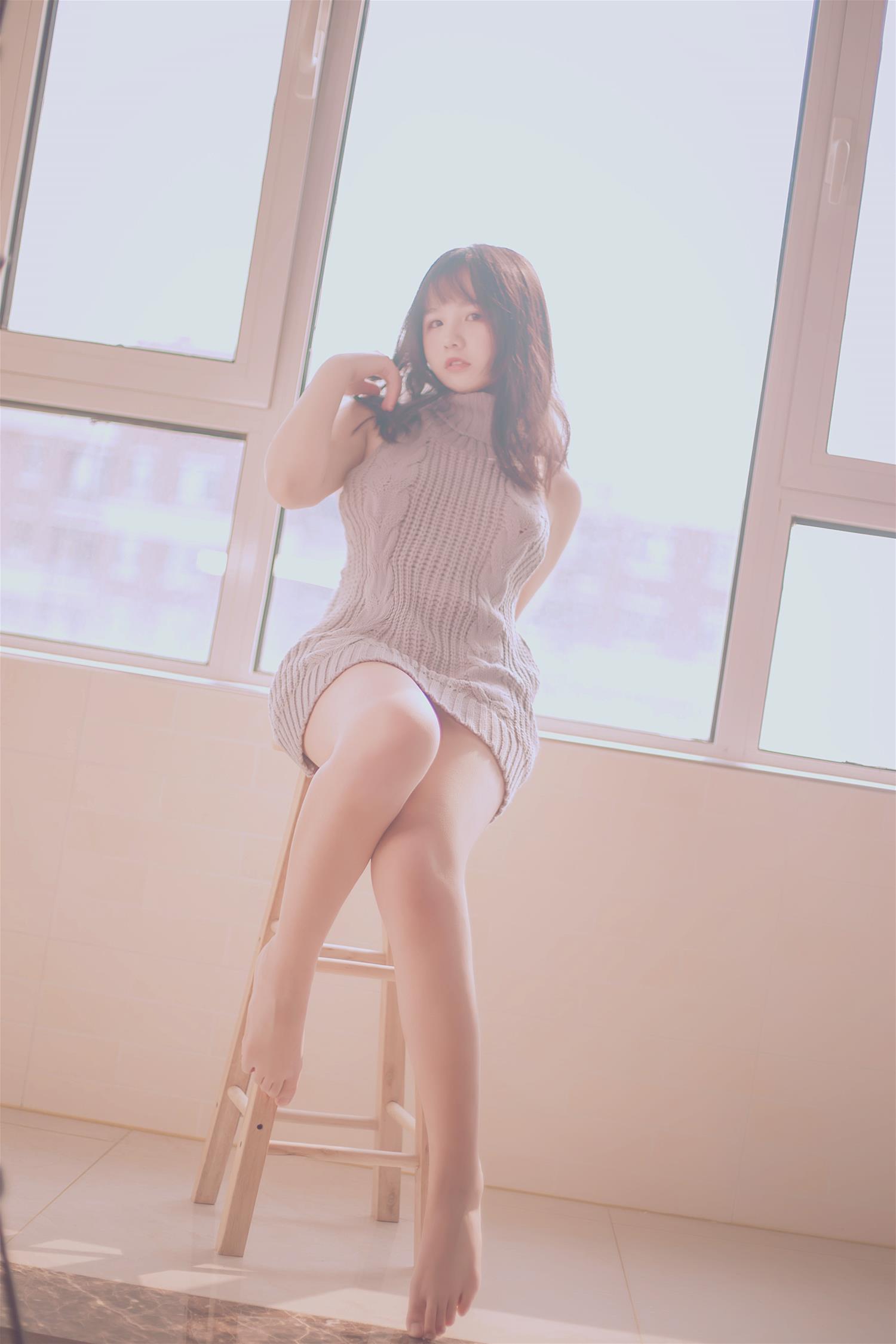 阿半今天很开心 露背毛衣 [28P-157MB]