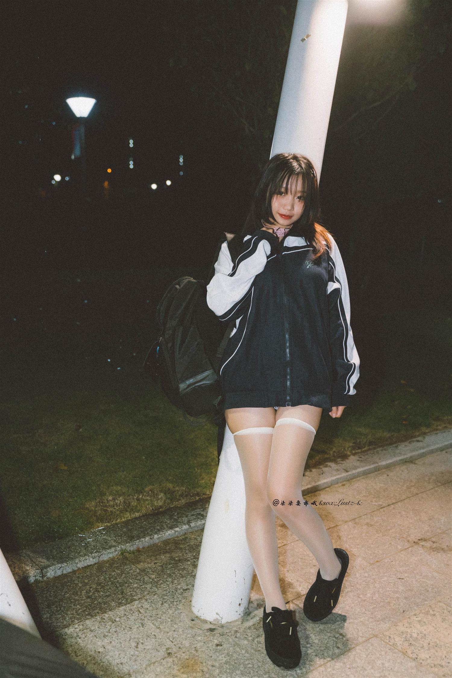 柒柒要乖哦 校服 [42P1V-376MB]