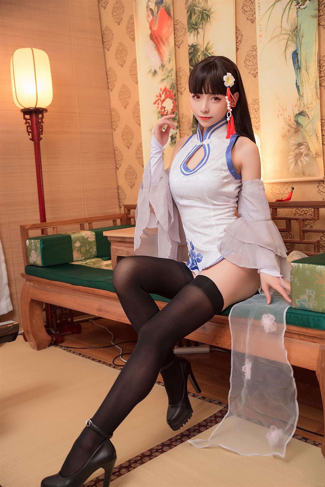 大大卷卷小卷 黑丝旗袍 [8P-125MB]