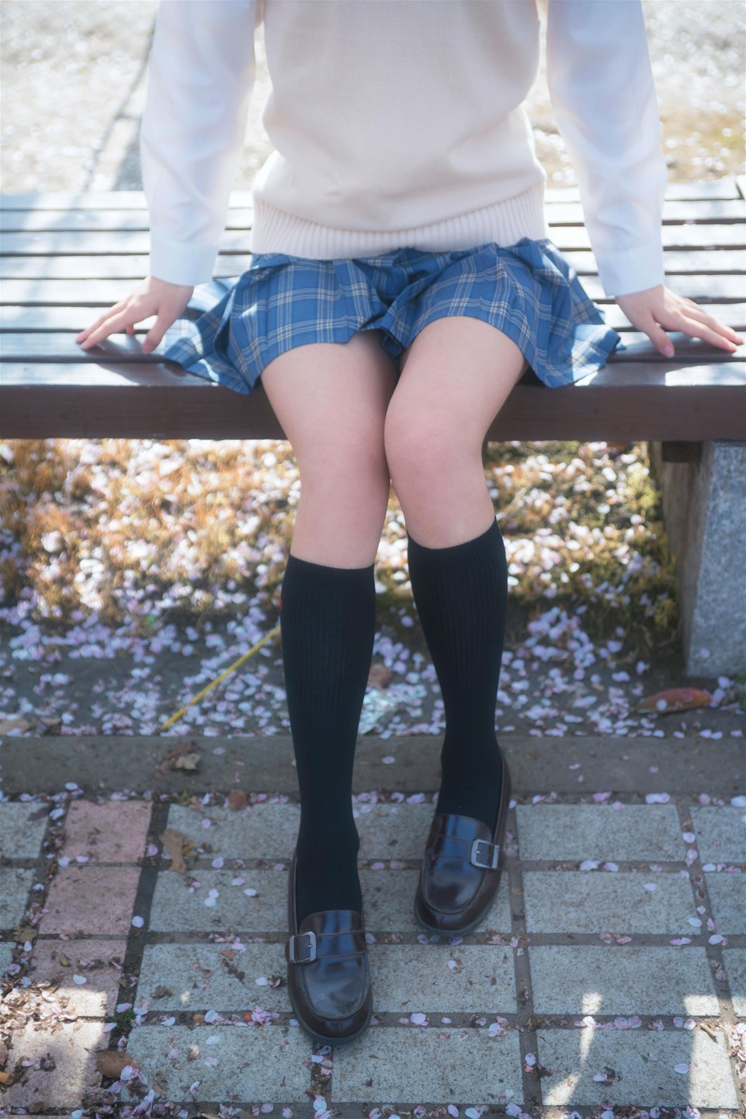 陆卿卿kyokyo 樱花与JK [9P-41MB]