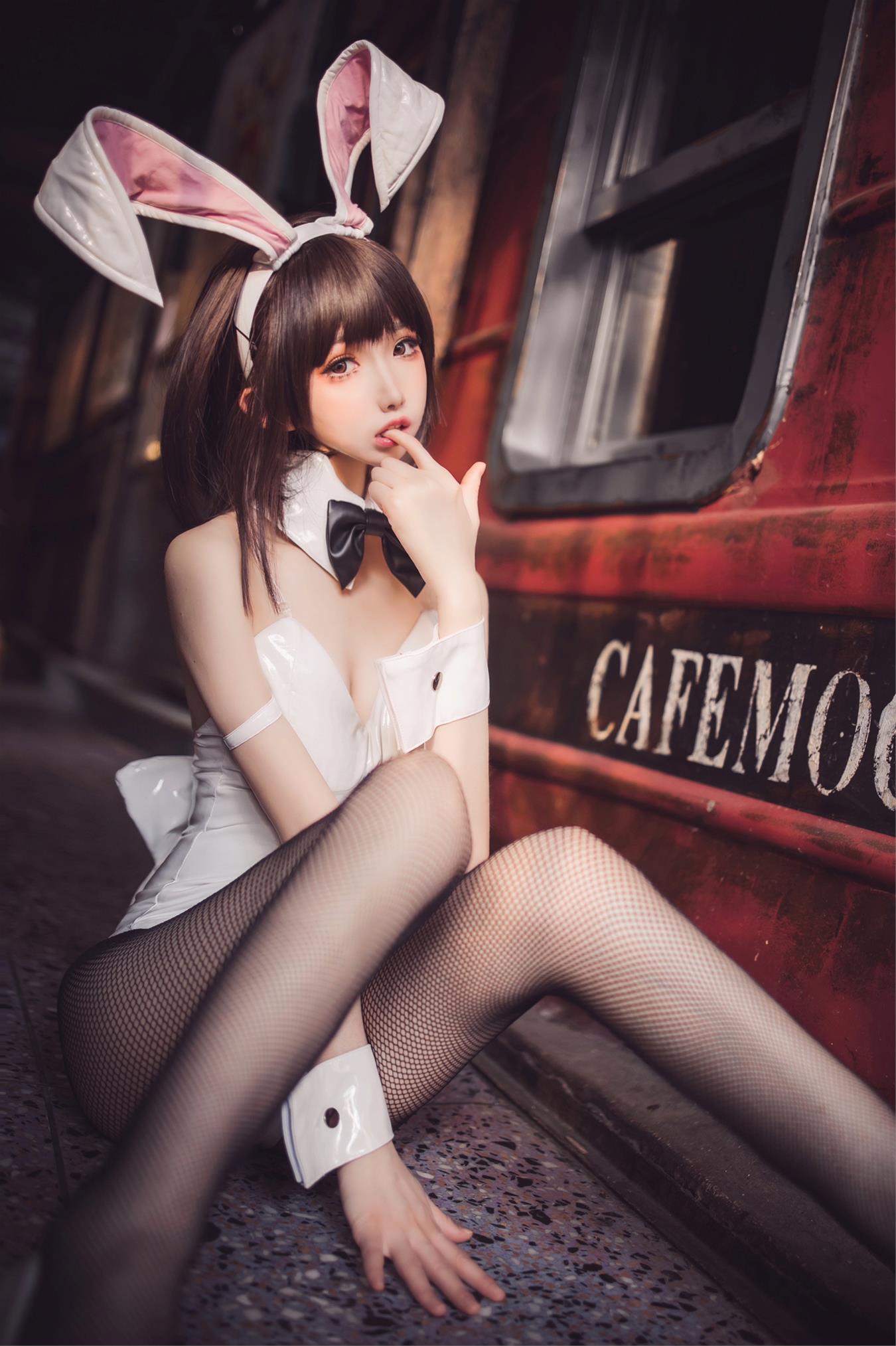 Coser衣衣 加藤惠兔女郎 [52P-110MB]