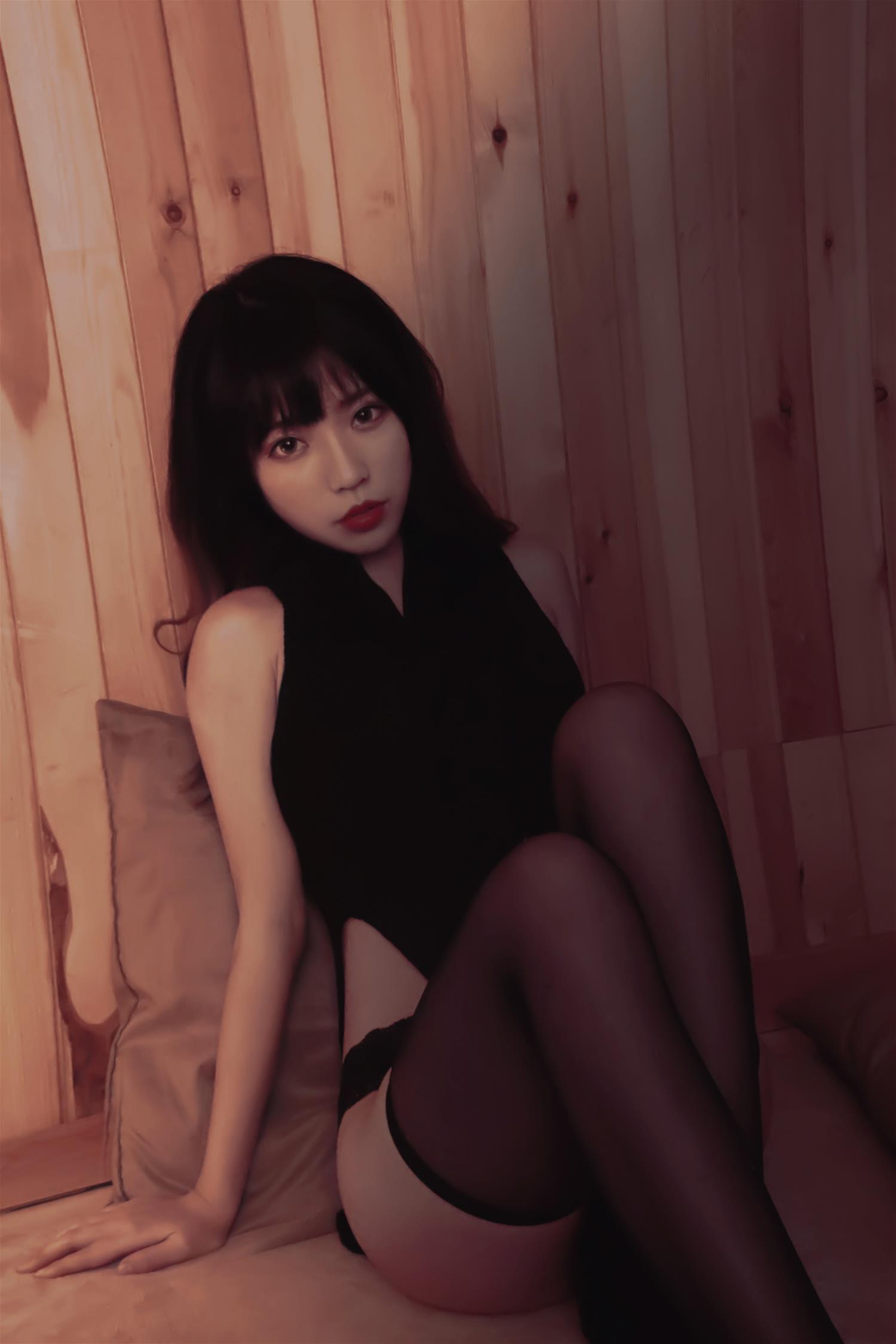 白易子教主 高叉毛衣 [26P-38MB]