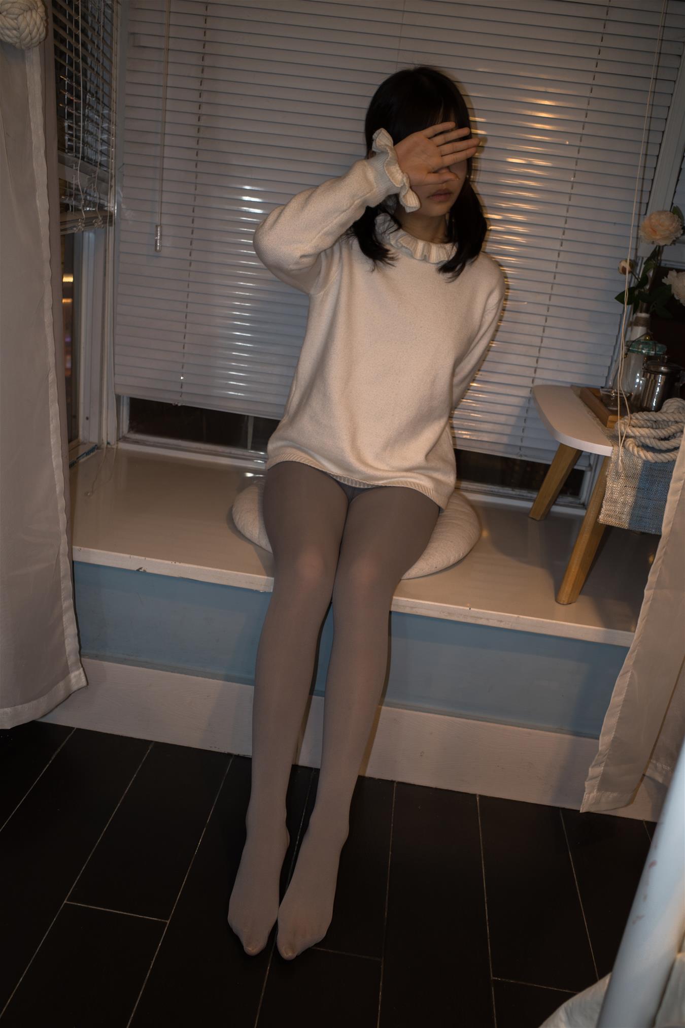 森萝财团 随拍-002 小香 灰丝80D [92P-1.15GB]