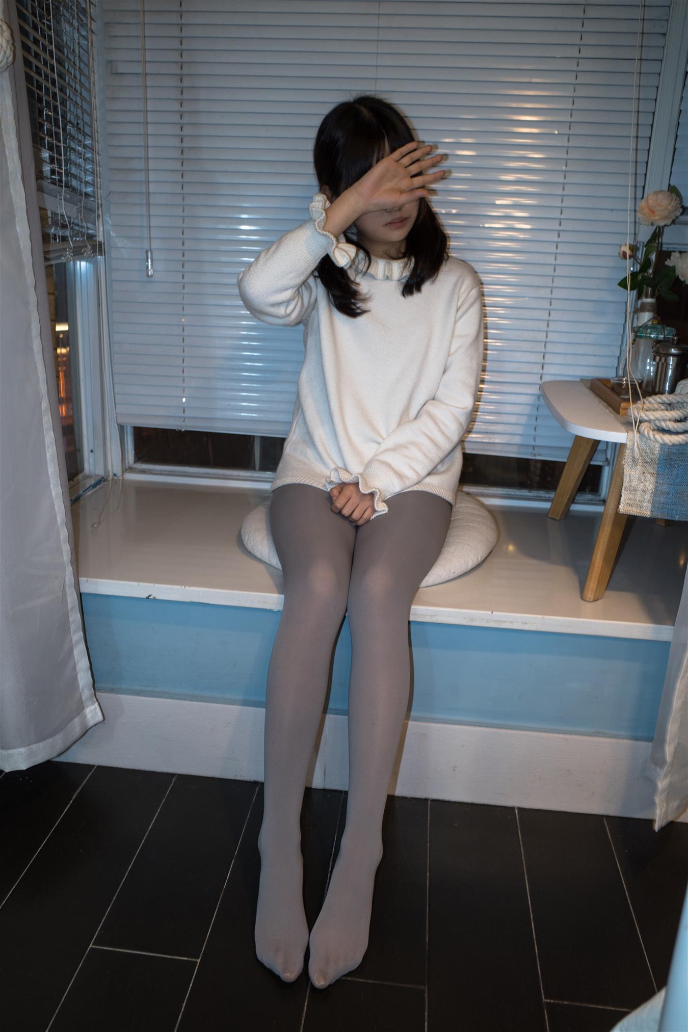 森萝财团 随拍-002 小香 灰丝80D [92P-1.15GB]