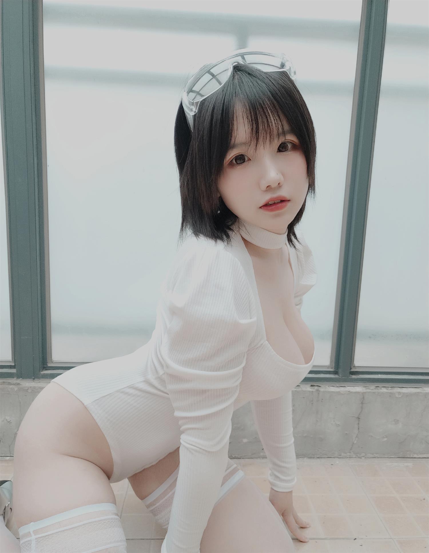 阿半今天很开心 白色肉感 [9P-30MB]