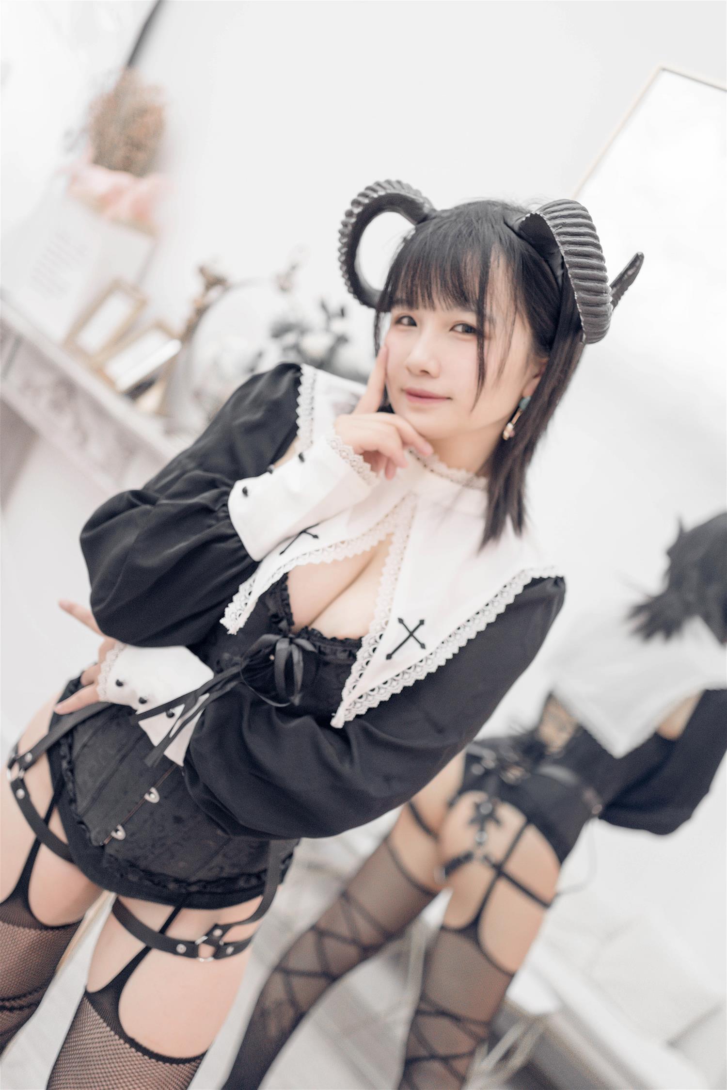 阿半今天很开心 束缚恶魔 [34P-93MB]