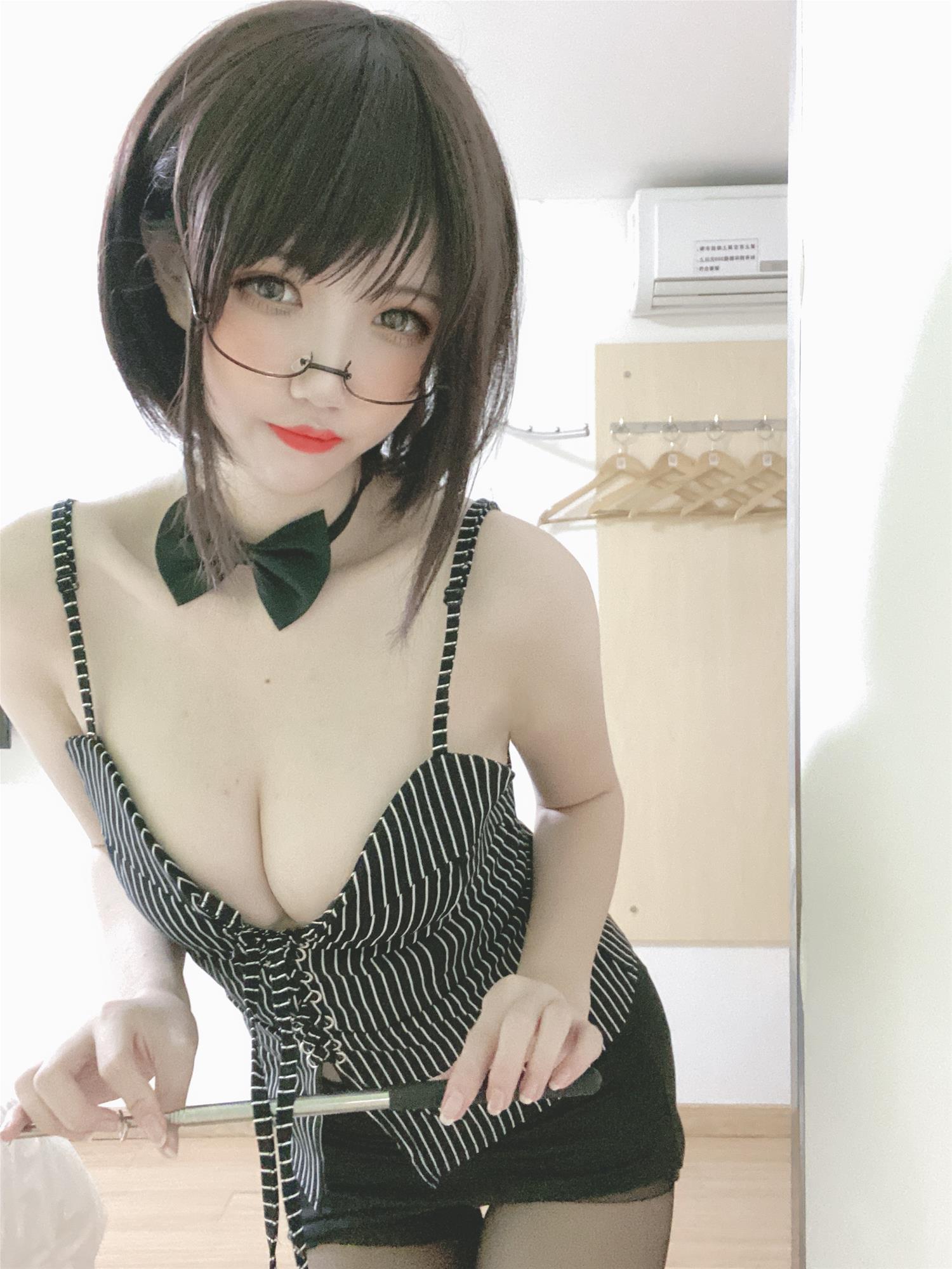 阿薰kaOri 女教师 [6P-9MB]