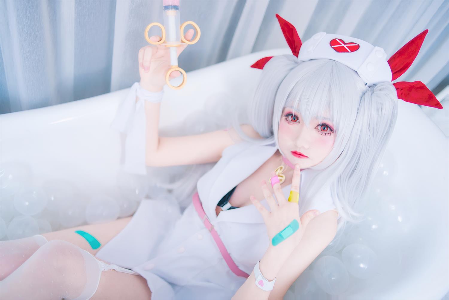 Coser衣衣 吸血鬼 护士服 [10P-35MB]