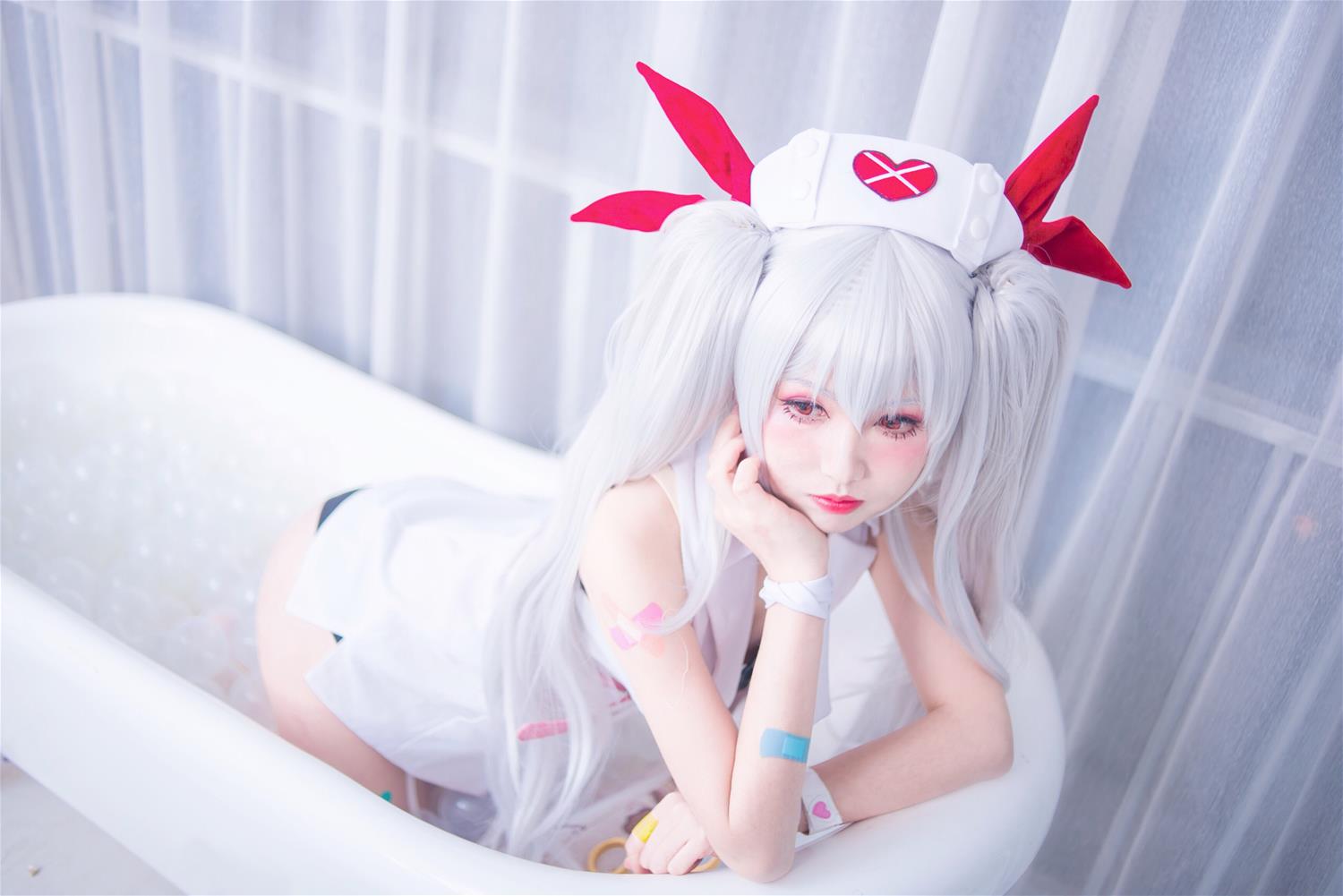 Coser衣衣 吸血鬼 护士服 [10P-35MB]