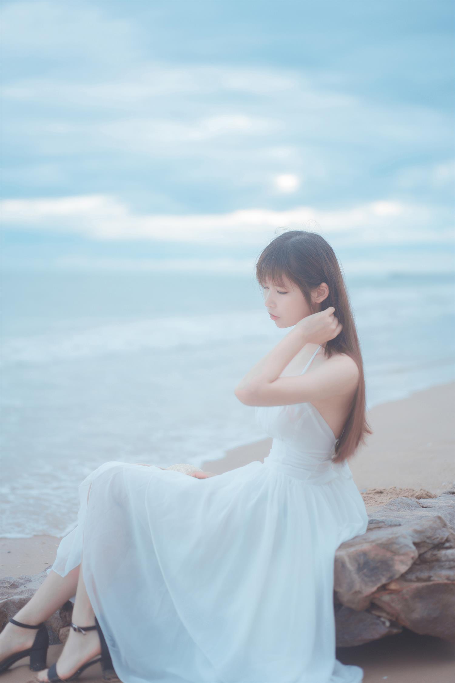 爱老师_PhD 海岸 白裙 [9P-50MB]