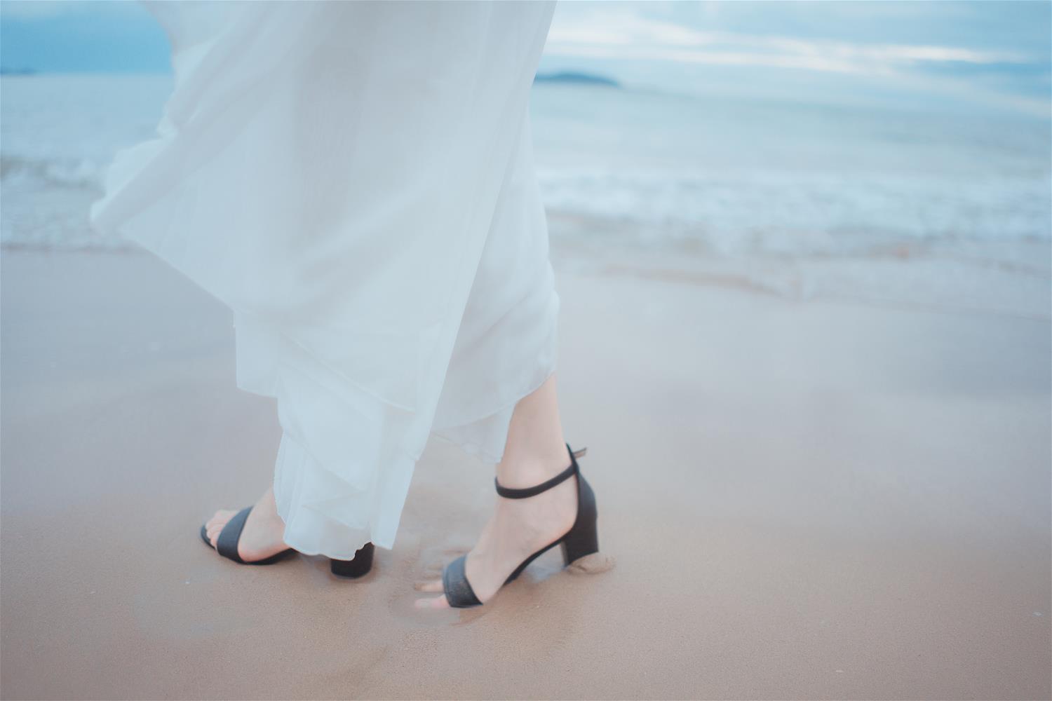 爱老师_PhD 海岸 白裙 [9P-50MB]