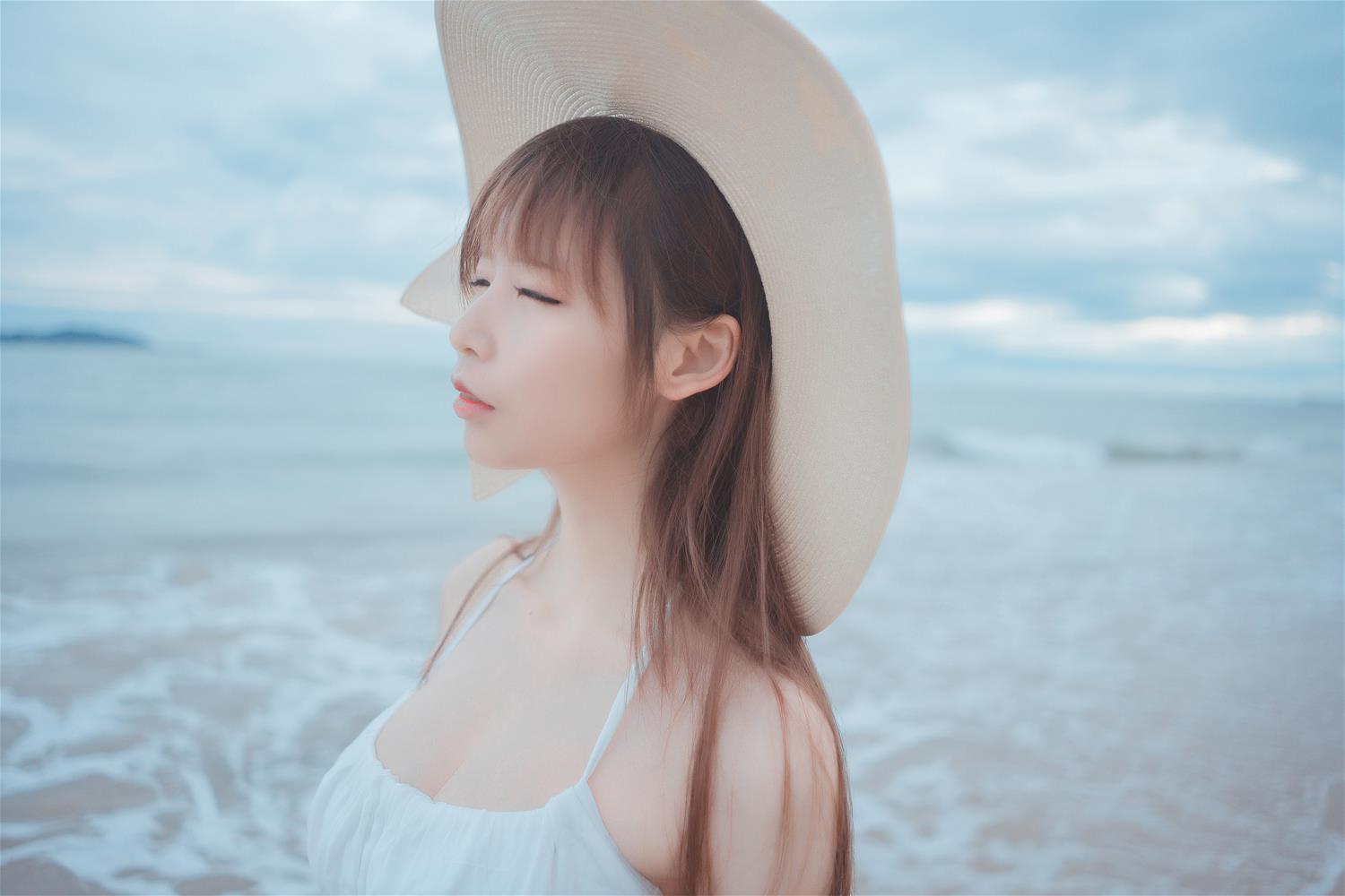 爱老师_PhD 海岸 白裙 [9P-50MB]