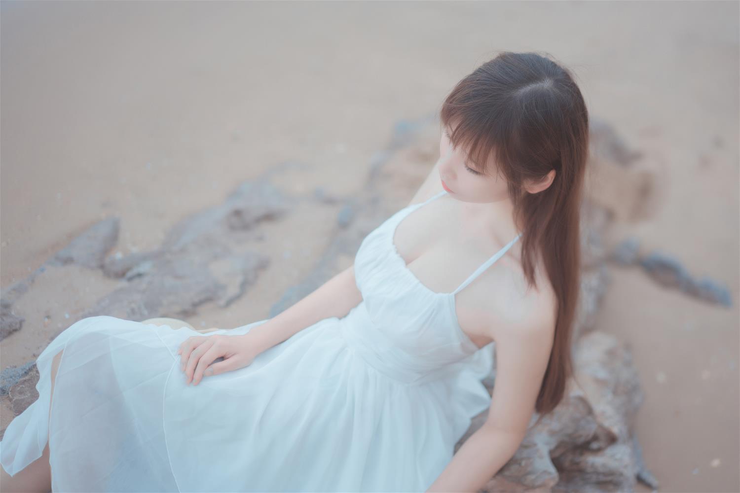 爱老师_PhD 海岸 白裙 [9P-50MB]