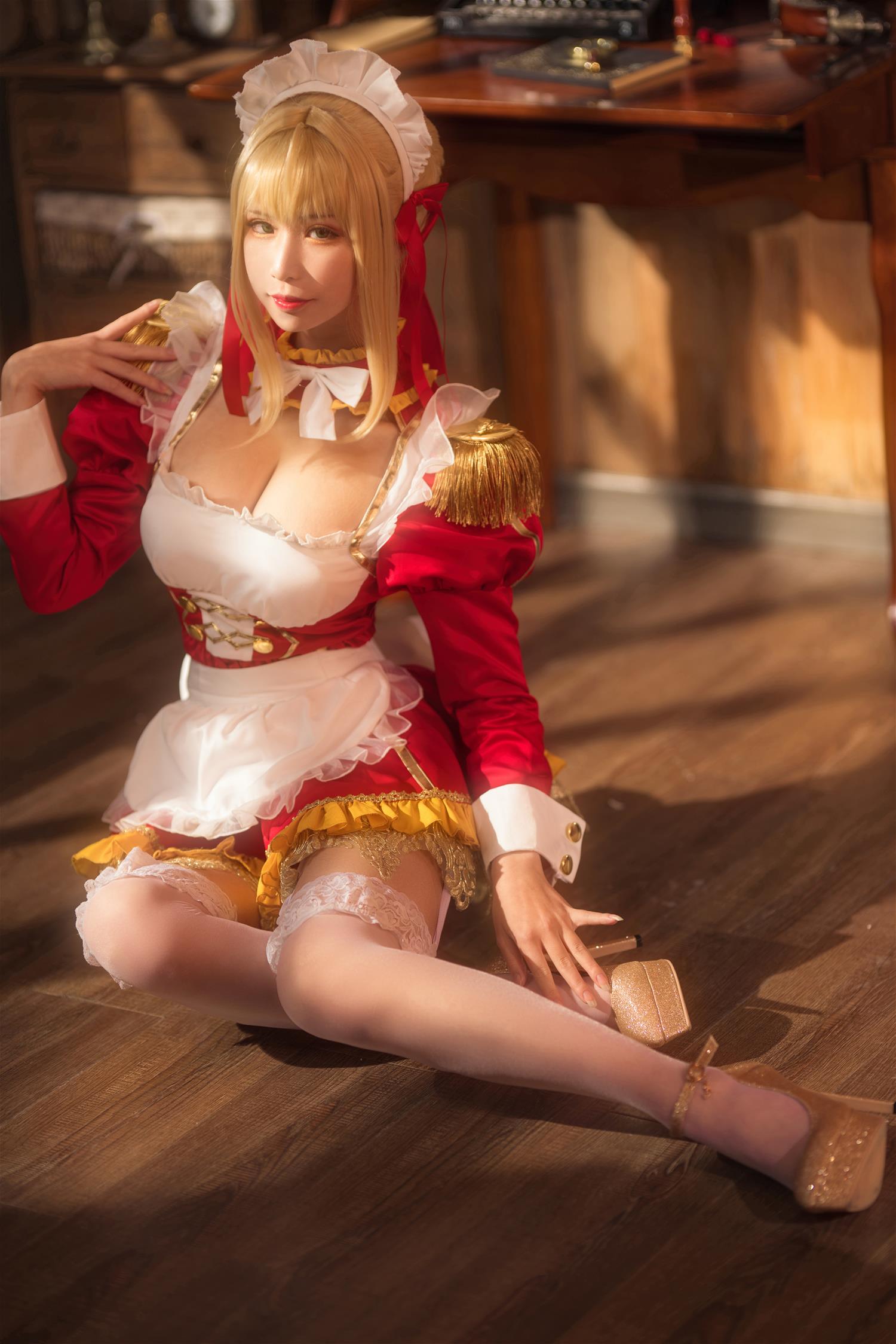 爱老师_PhD 尼禄YD女仆 [18P-341MB]