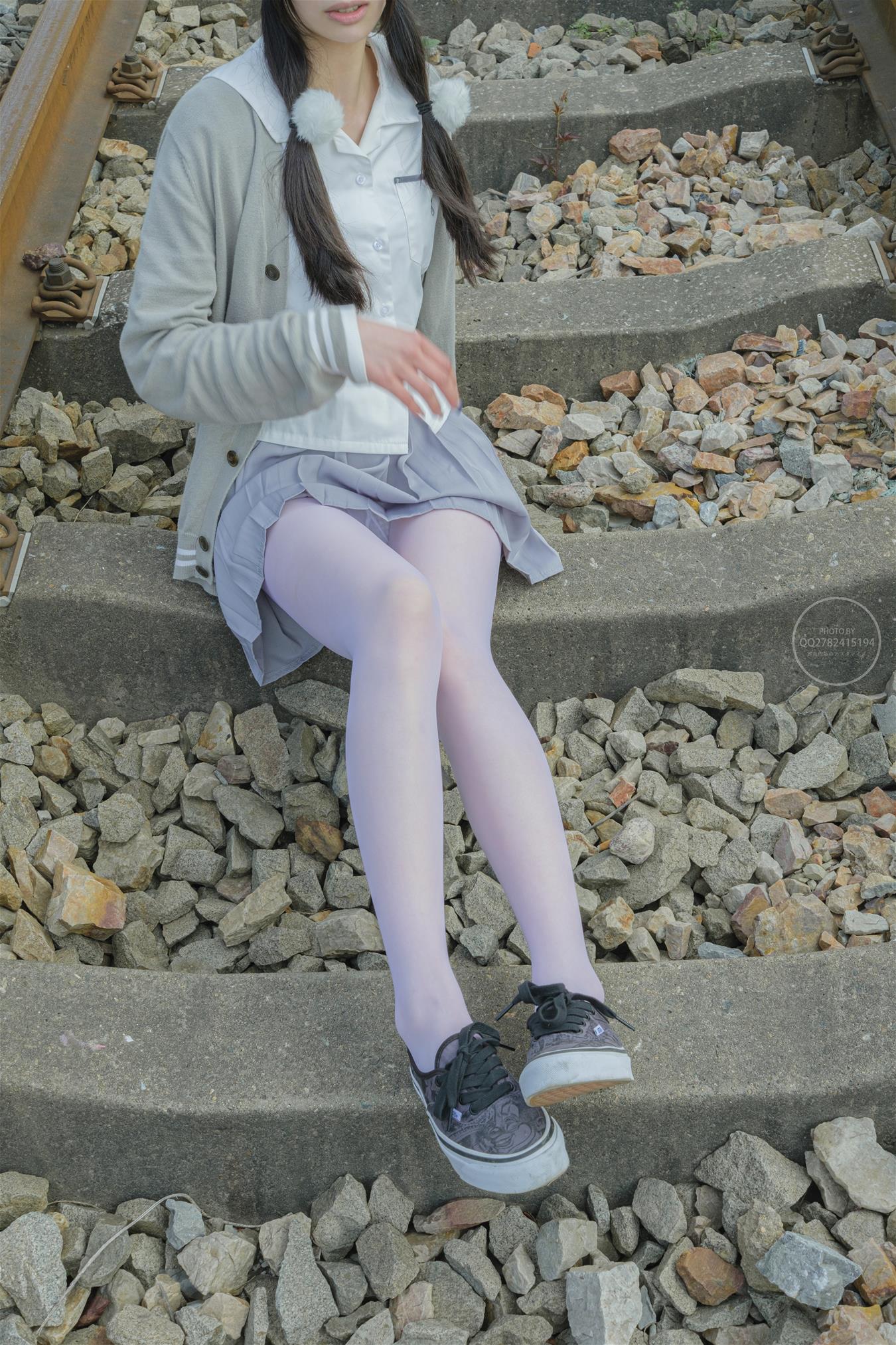 森萝财团 有料-038 吸吸 白丝 13D 外景 [60P-763MB]