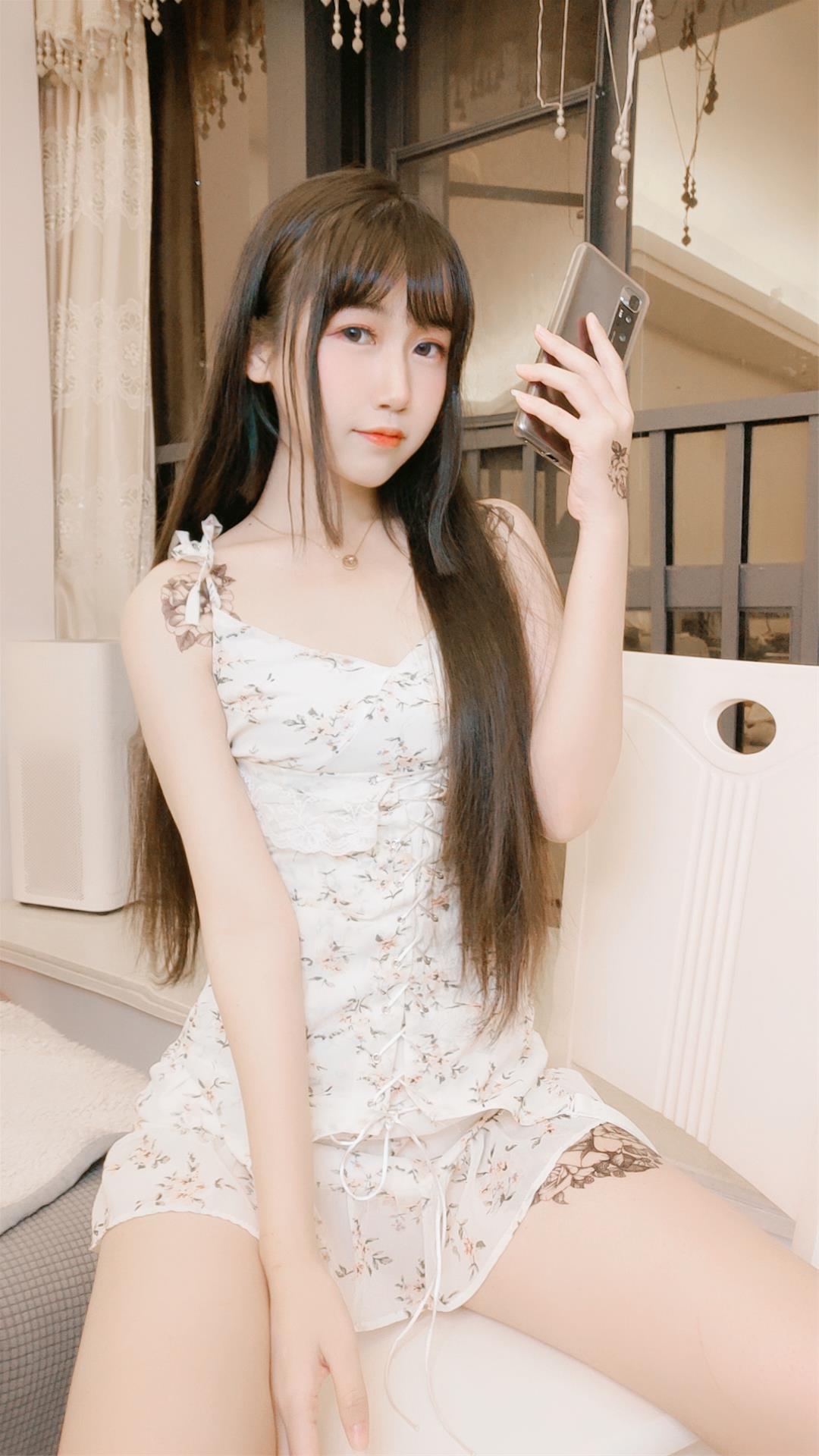 不呆猫 温柔风连衣裙 [15P-17MB]