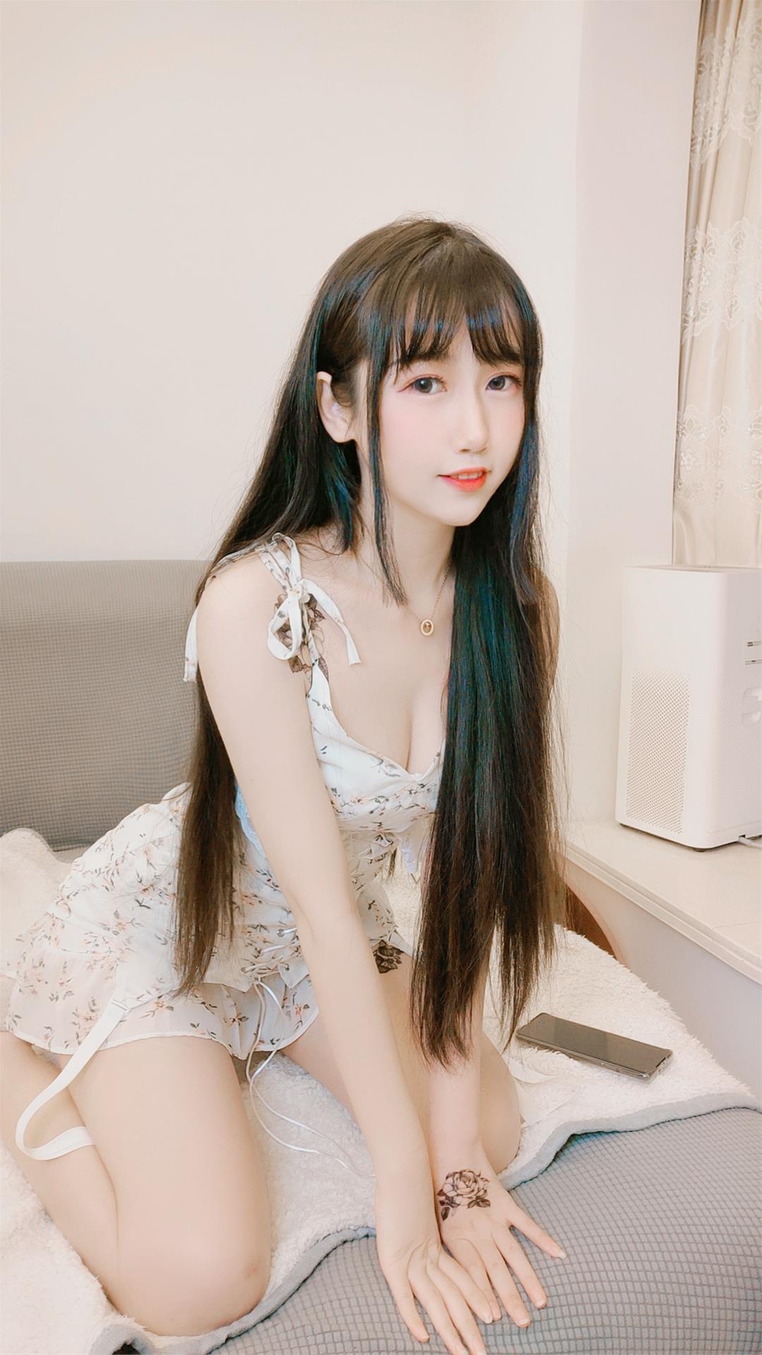 不呆猫 温柔风连衣裙 [15P-17MB]