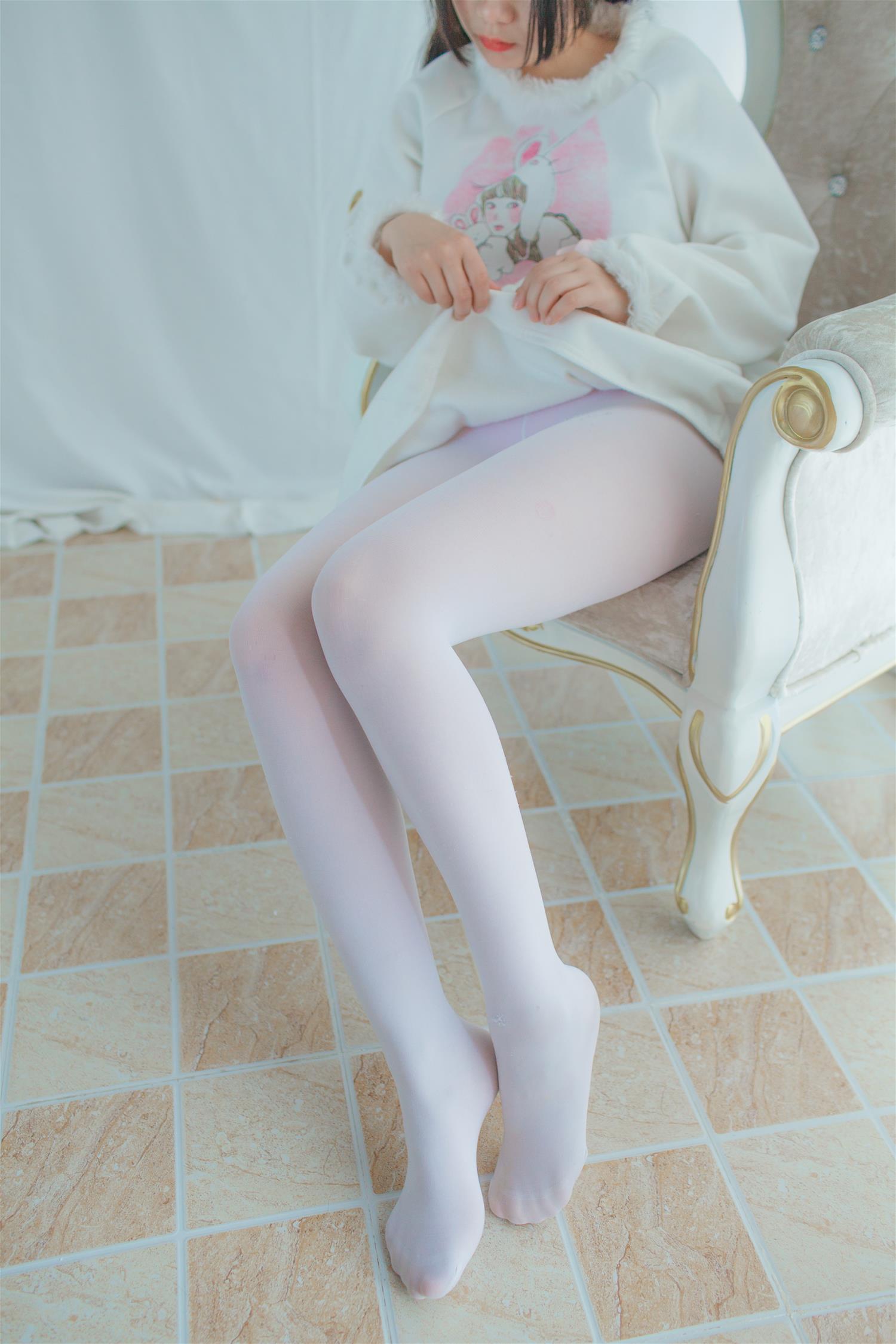 少女秩序 VOL.016 白色透着肉感 [49P-353MB]