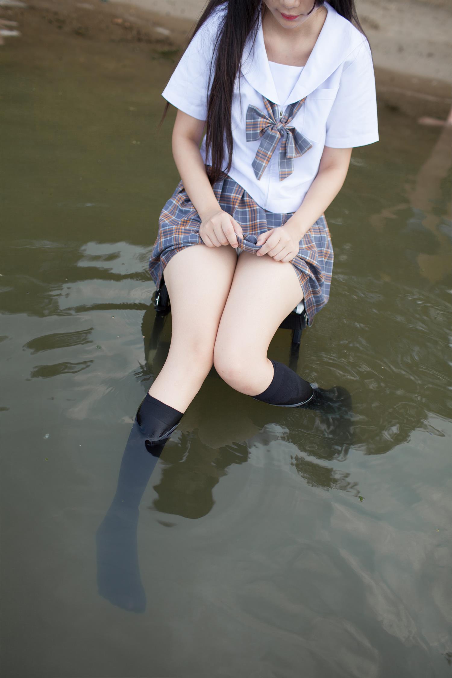 少女秩序 群内福利01 [12P-94MB]