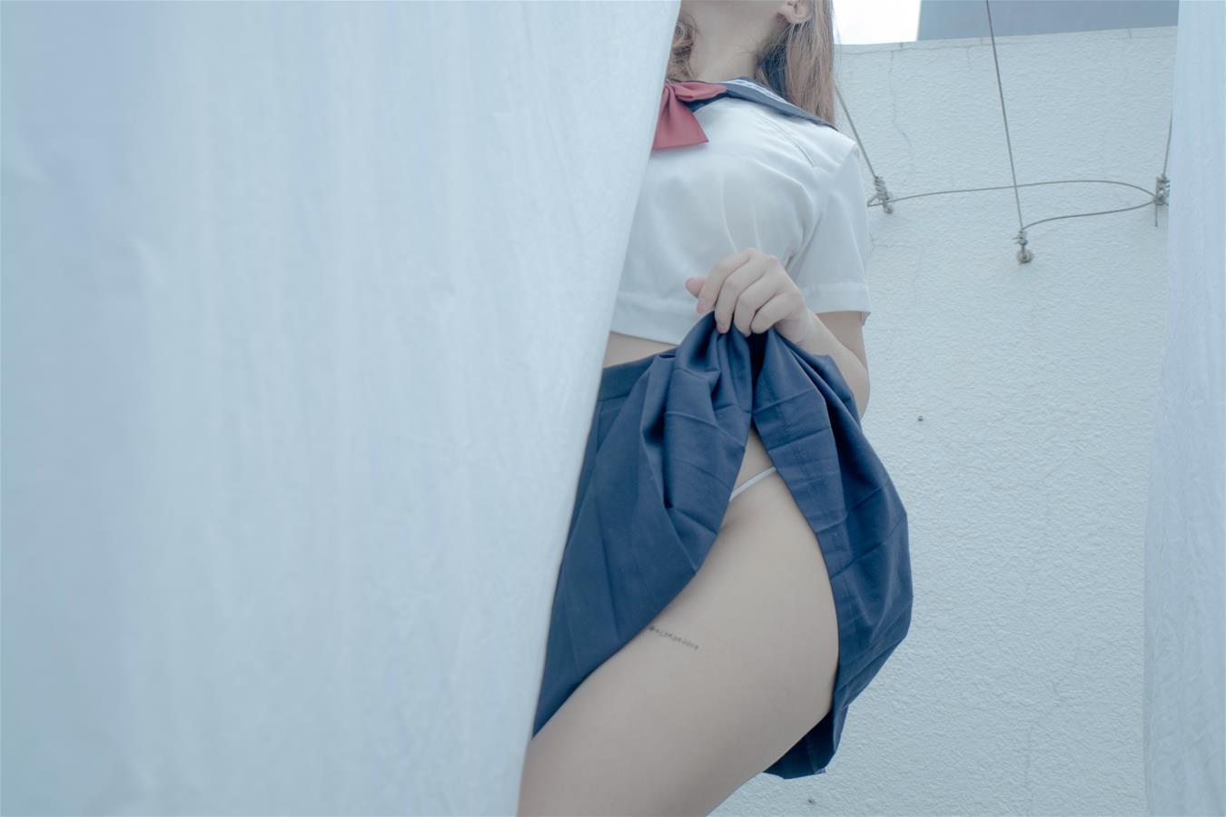 -白烨- 天台 [48P1V-390MB]