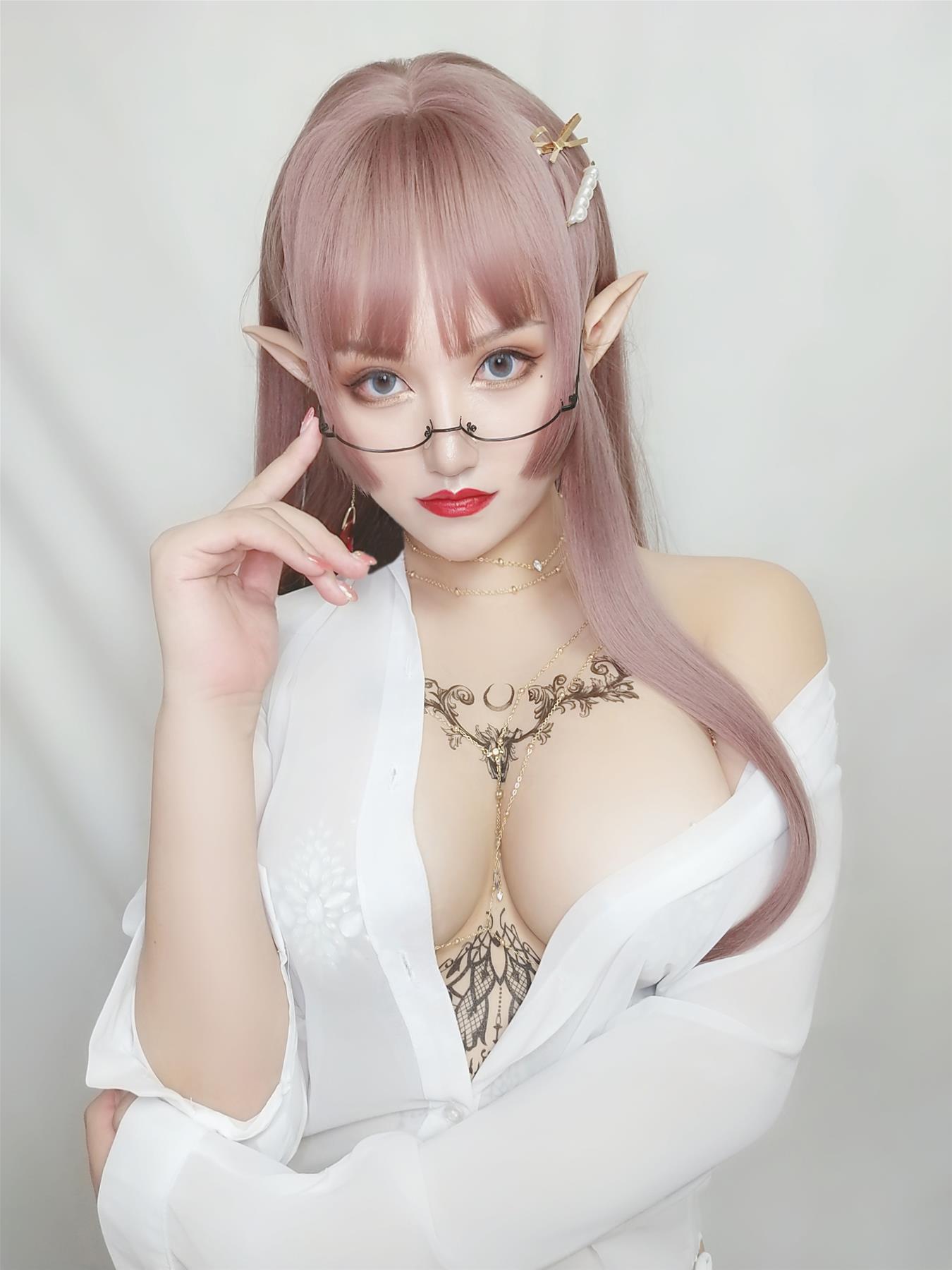 夏鸽鸽不想起床 纹身水钻+自拍 [55P9V-165MB]