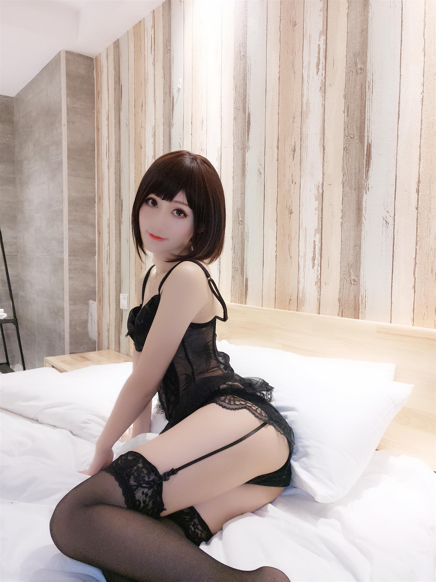 木之本果 黑色情趣内衣 [22P-56MB]