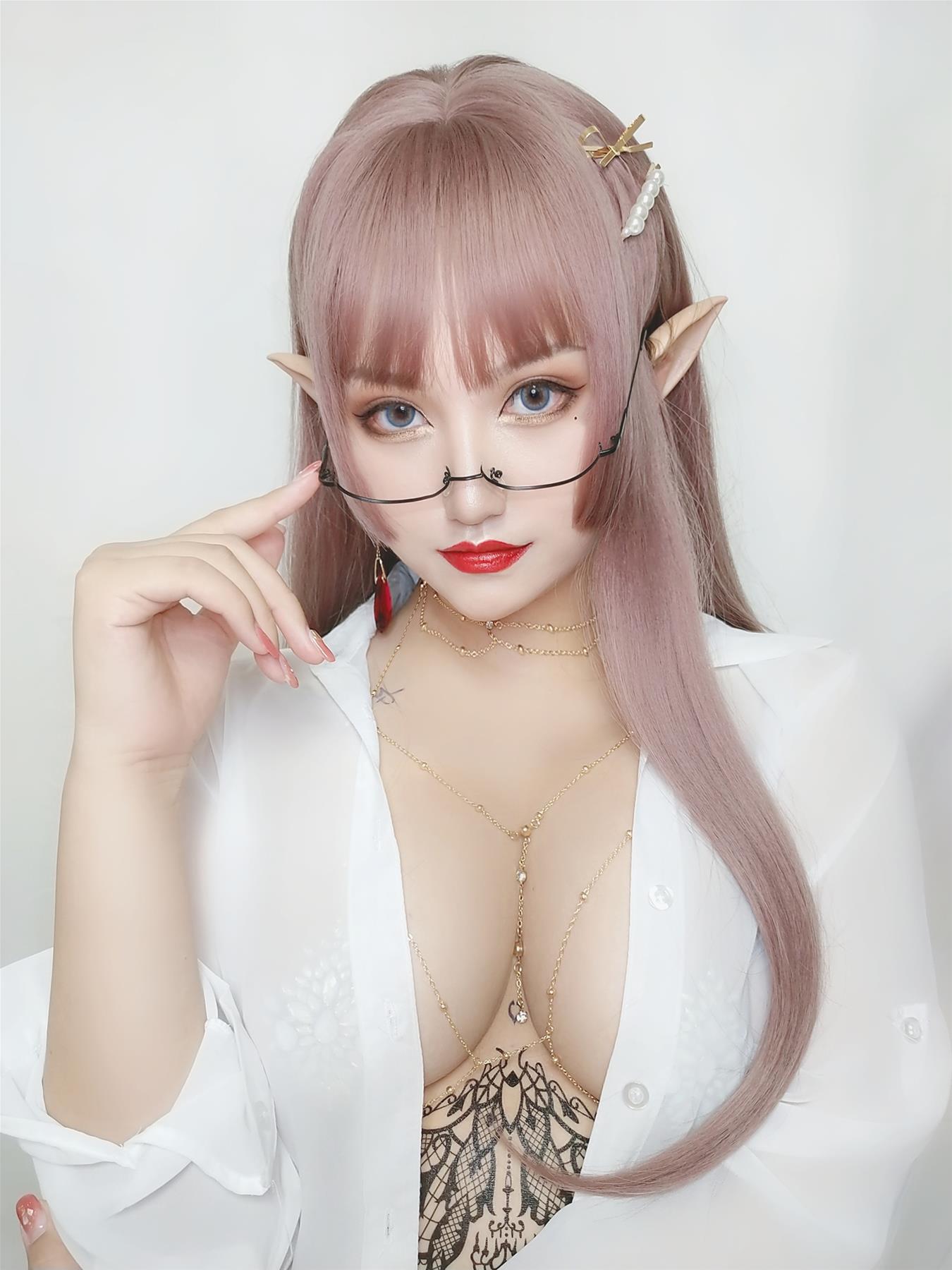 夏鸽鸽不想起床 纹身水钻+自拍 [55P9V-165MB]