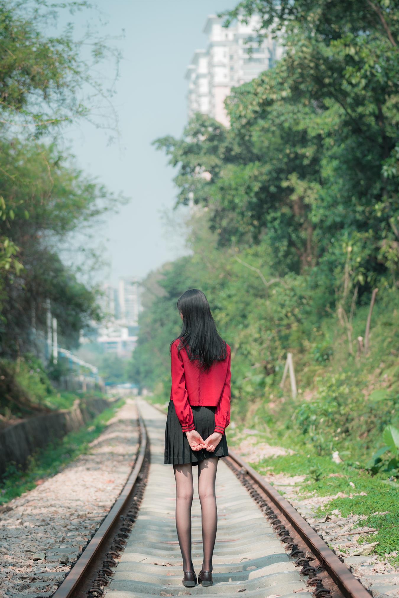 西呱呀呀呀 铁轨成片 [47P-721MB]