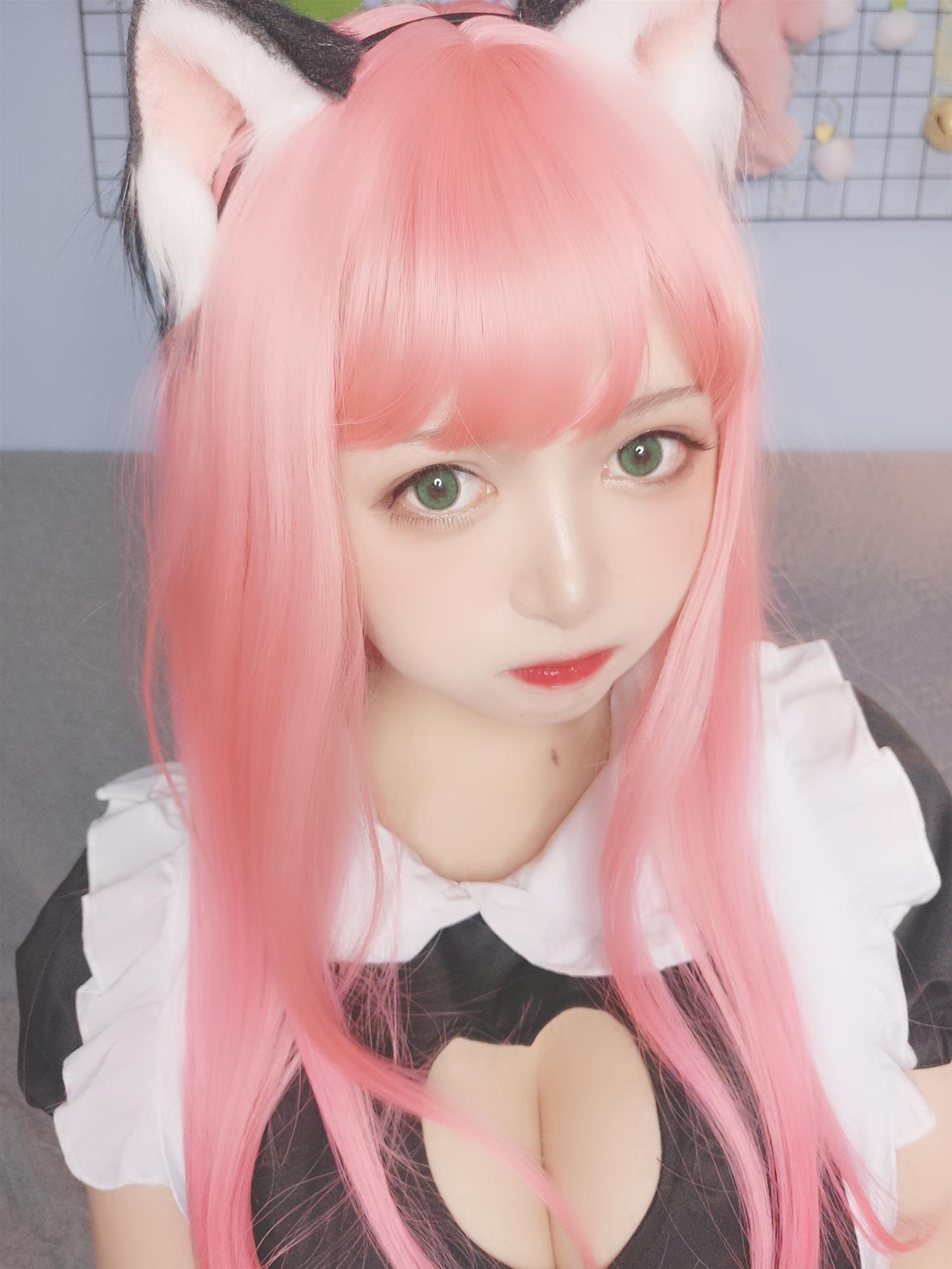 黑猫猫 猫女仆自拍 [13P-36MB]