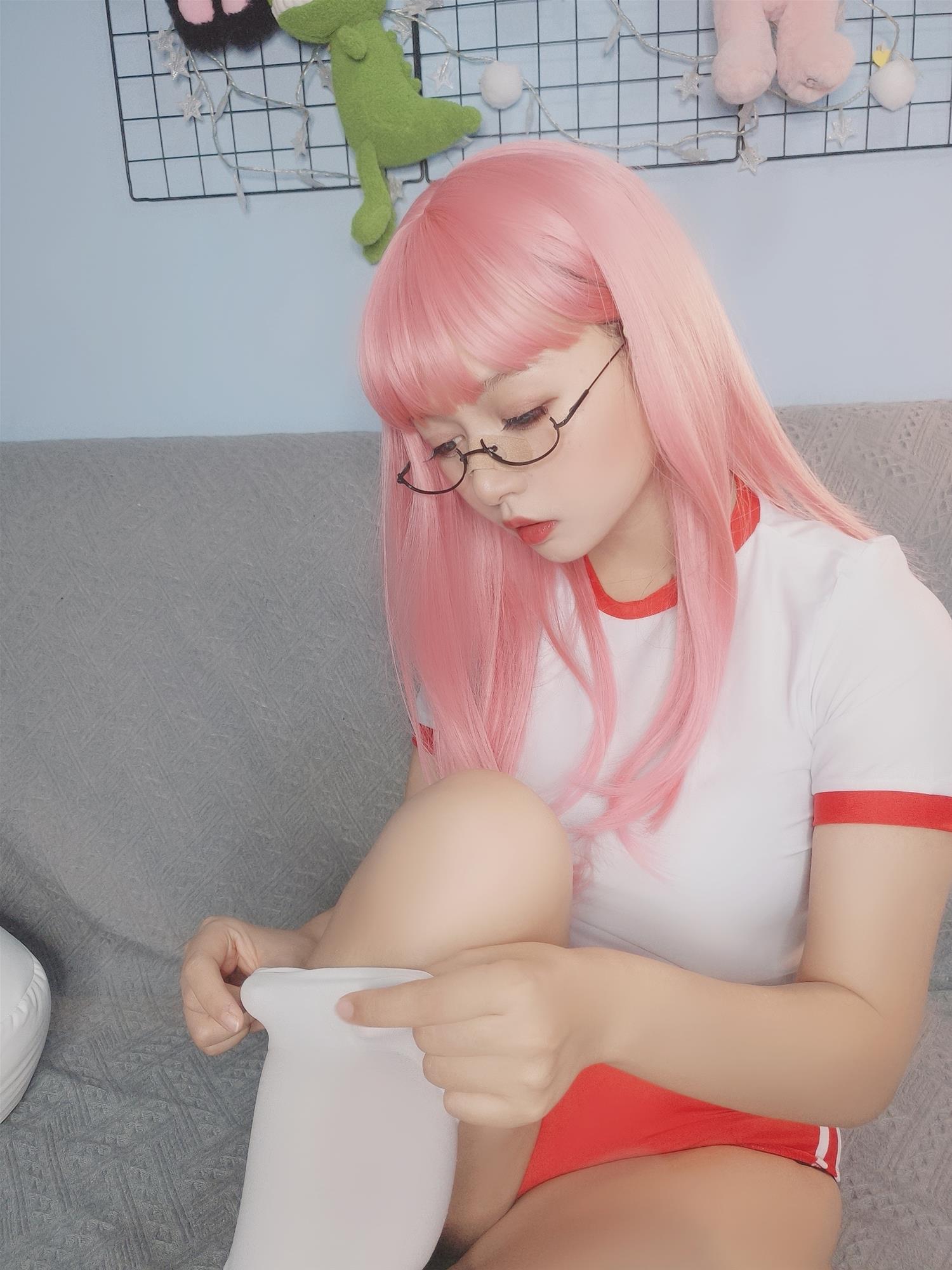 黑猫猫 体操服自拍 [16P-41MB]