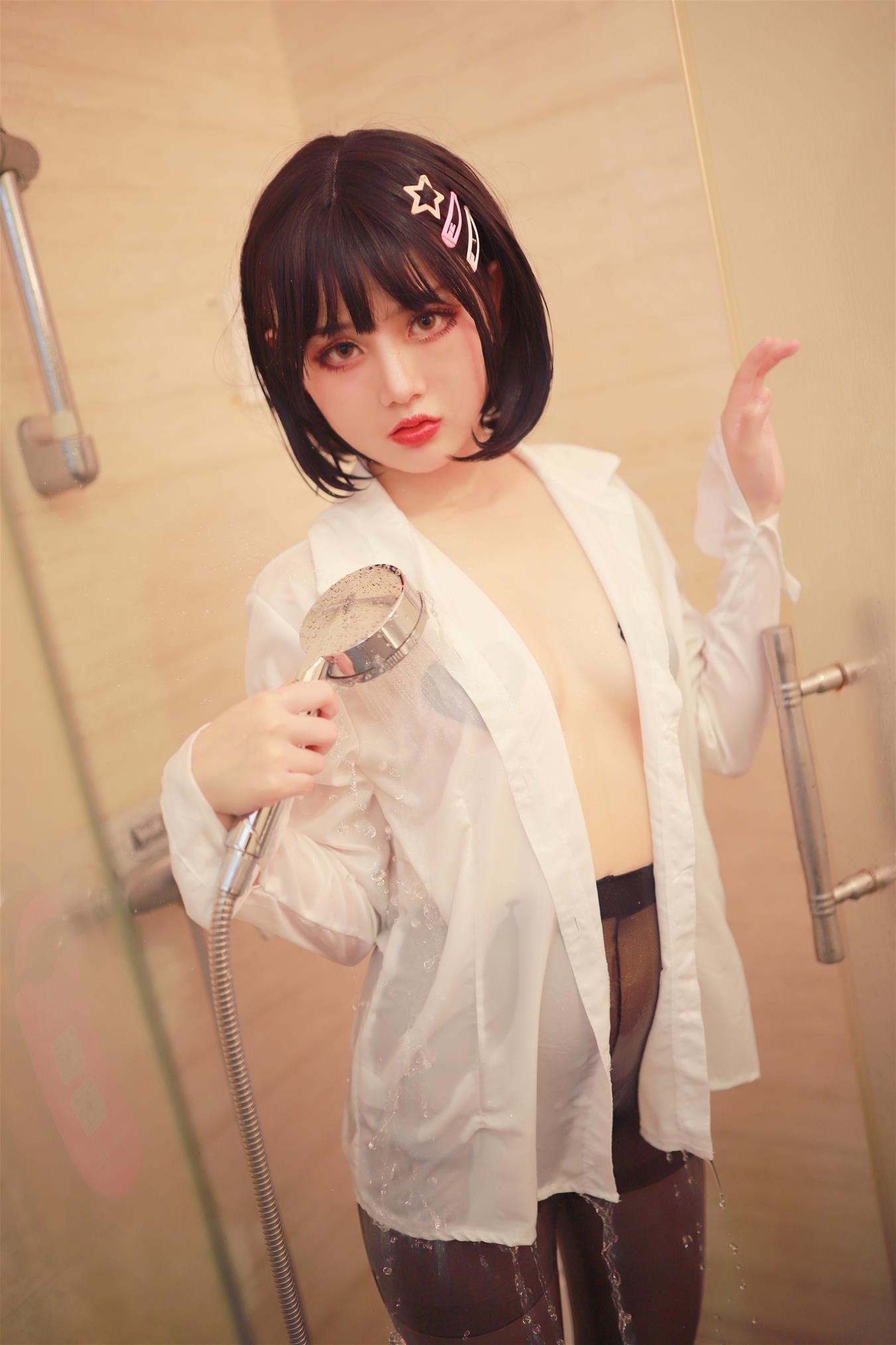 您的蛋蛋 浴室黑丝[41P-221MB]